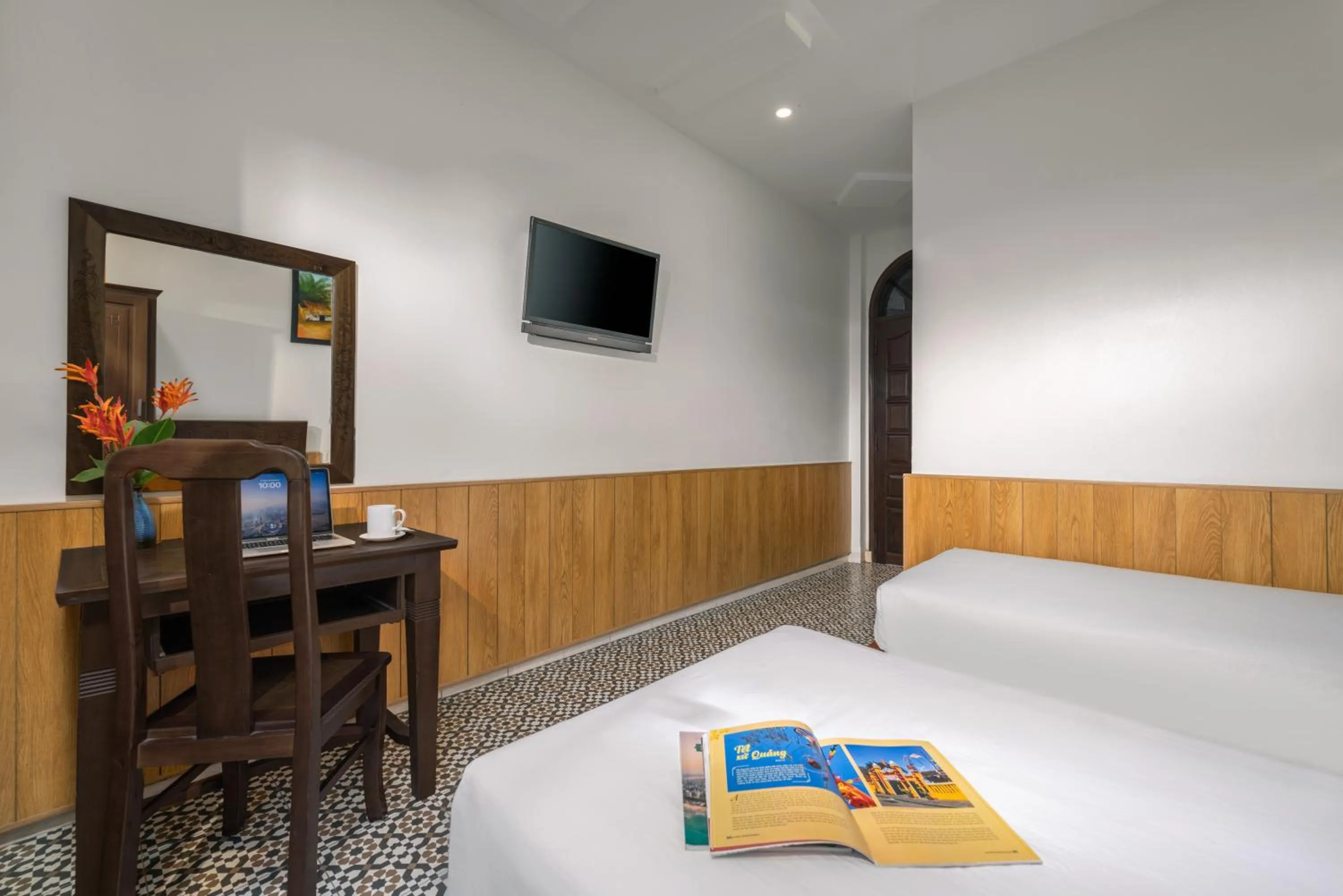 Communal lounge/ TV room, Bed in RAON Ancient Town Hotel