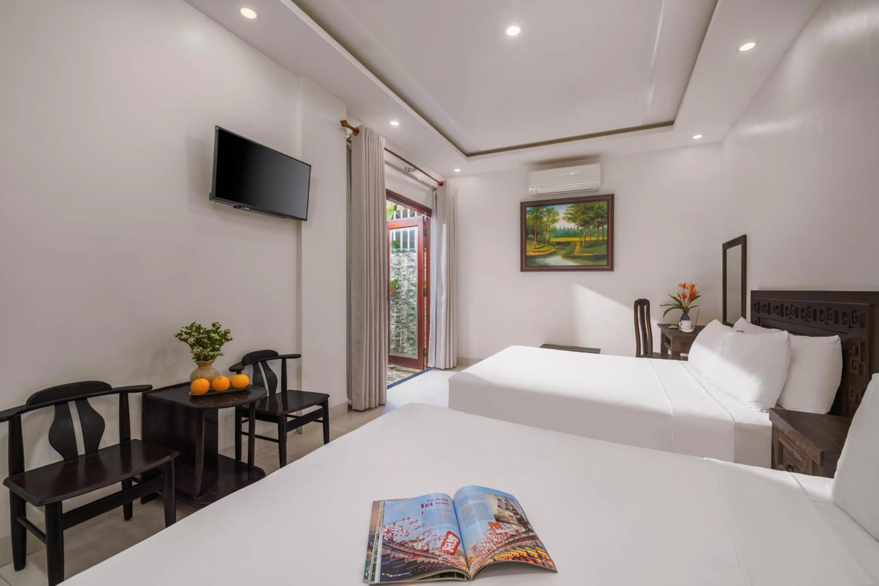 Communal lounge/ TV room, Bed in RAON Ancient Town Hotel