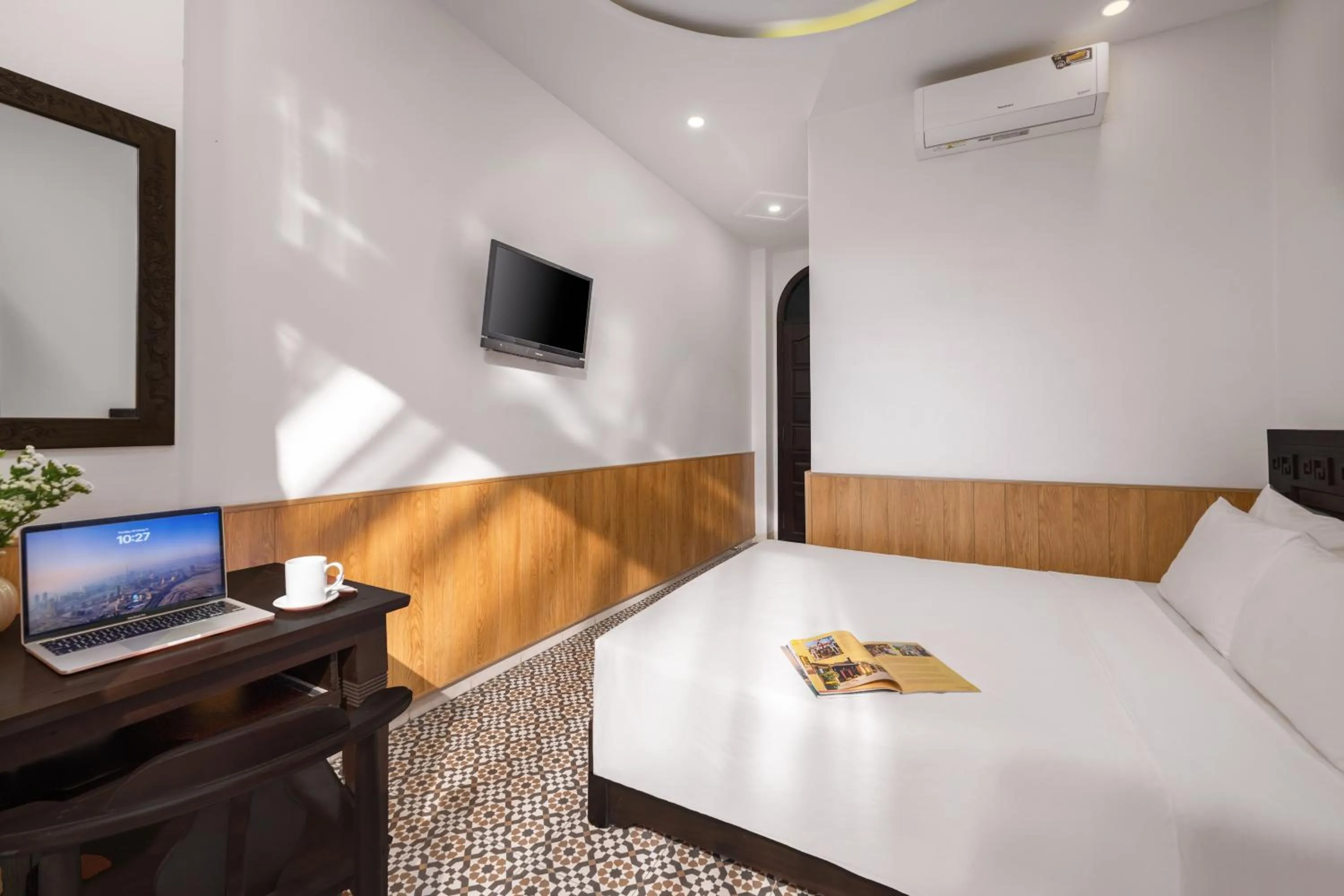 Communal lounge/ TV room, Bed in RAON Ancient Town Hotel