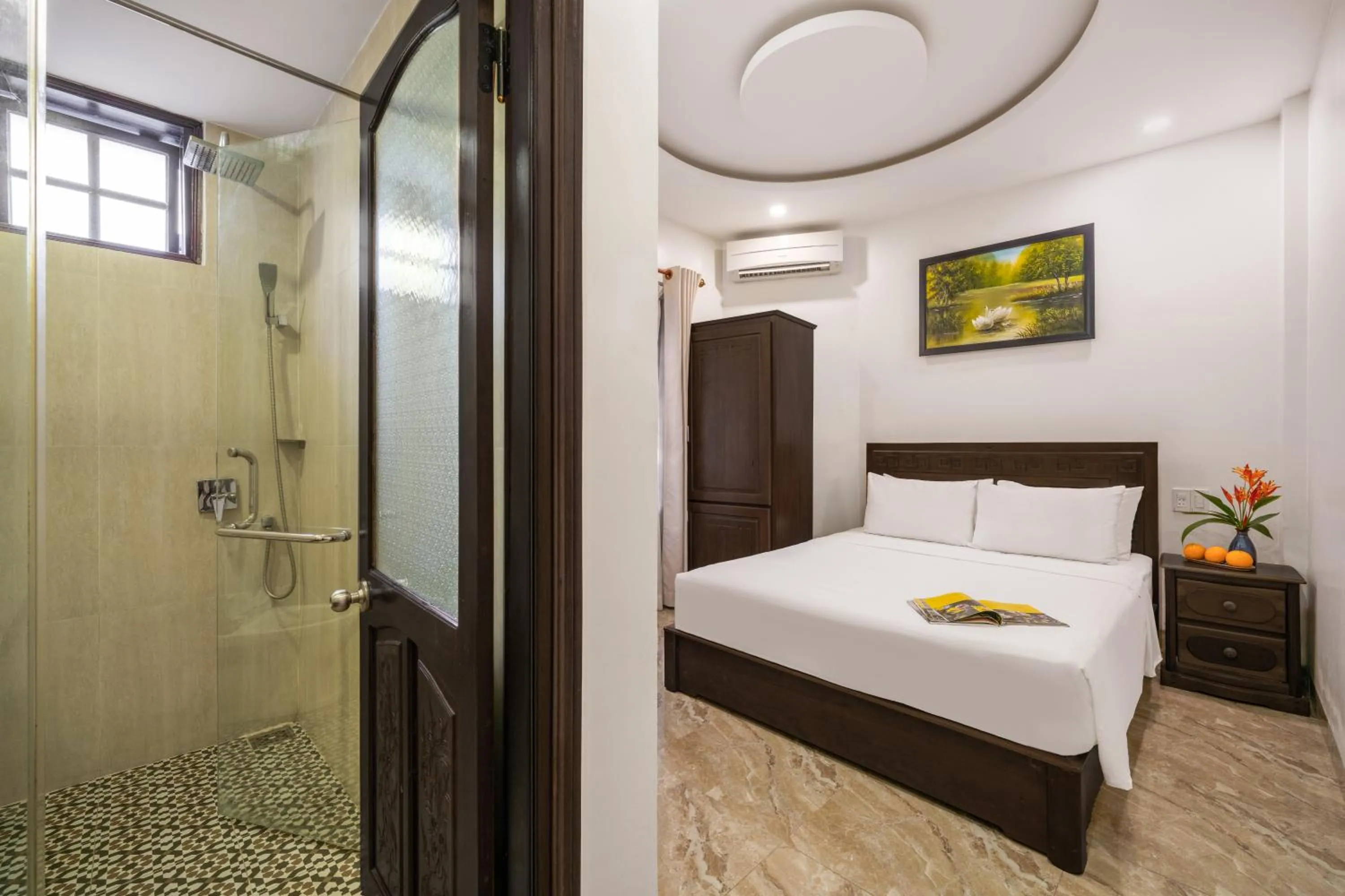 Shower, Bed in RAON Ancient Town Hotel