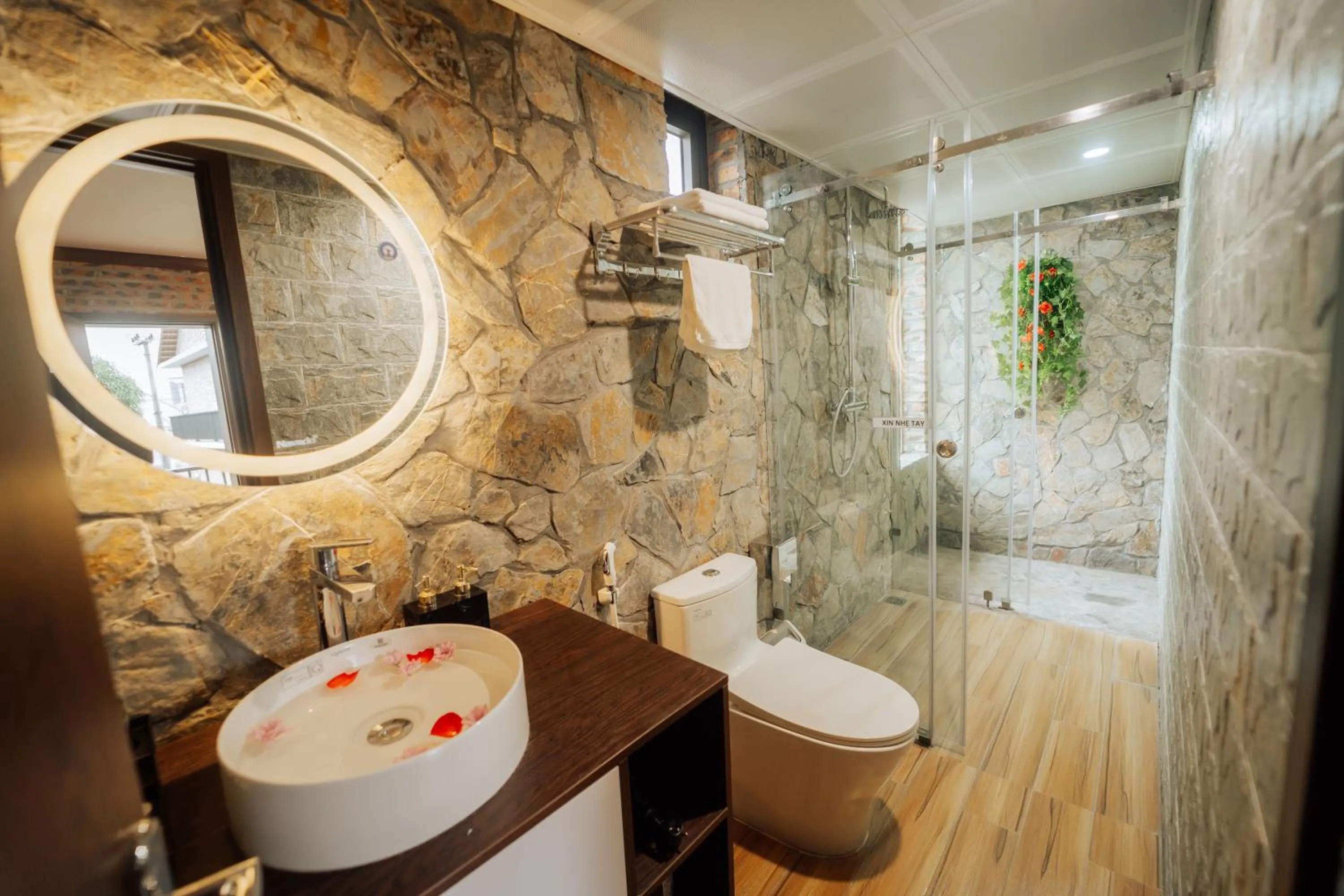 Toilet in Xuân Anh Garden