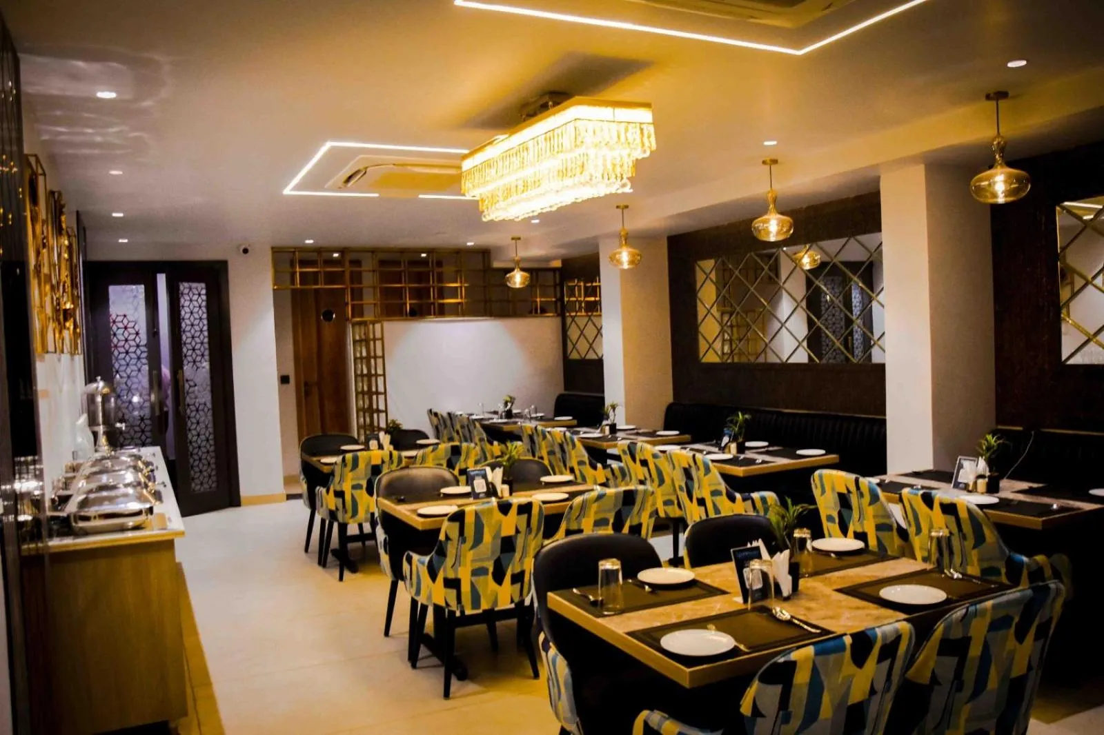 Restaurant/places to eat in Hotel Azul Ganga