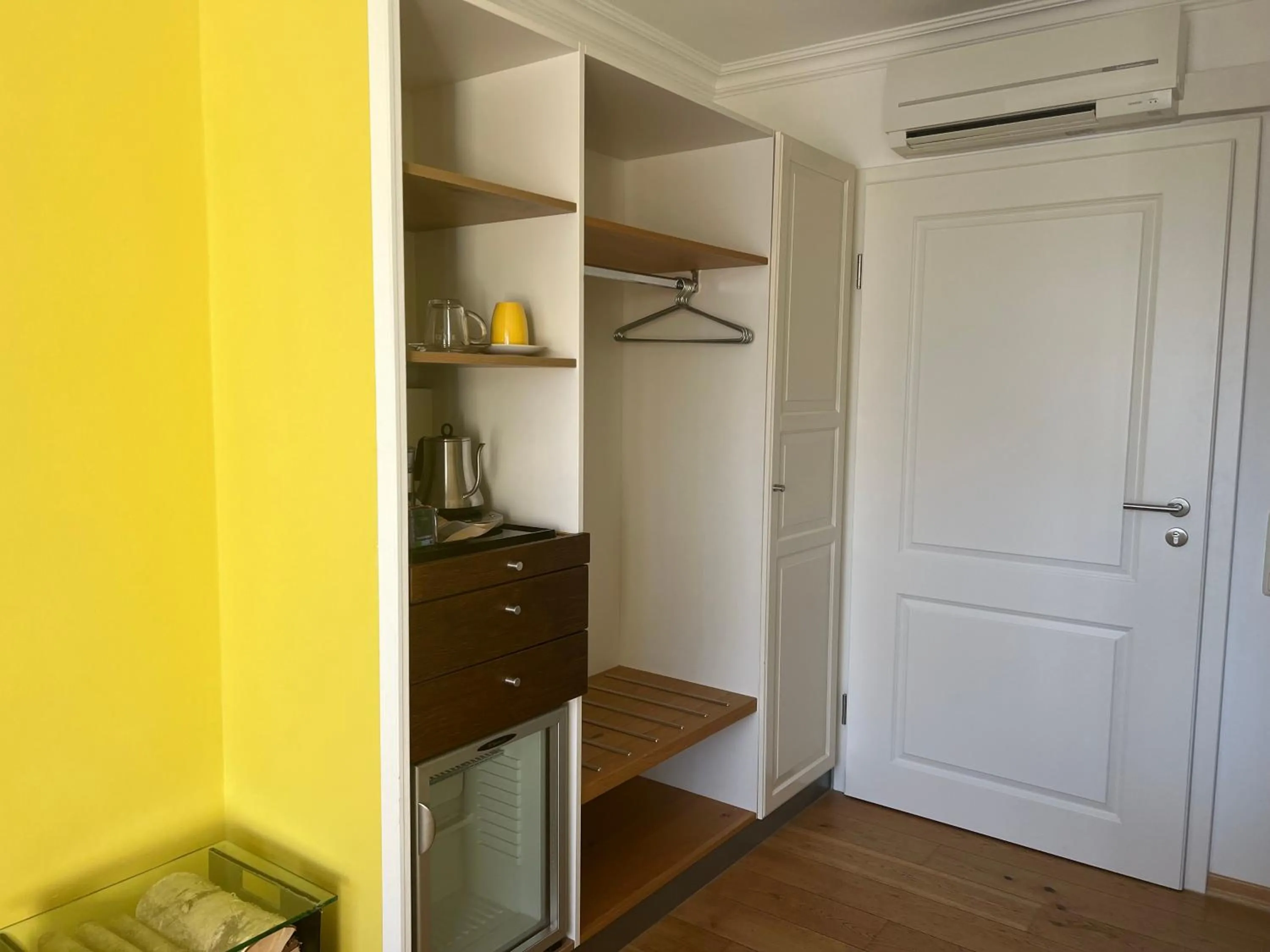 wardrobe in Aparthotel Parsberg GreenDesign