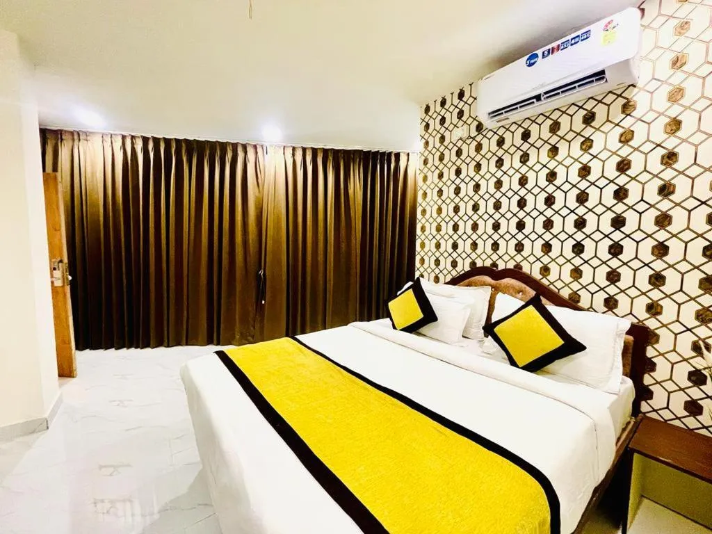 View (from property/room), Bed in Hotel Eagle Grand Airport Zone