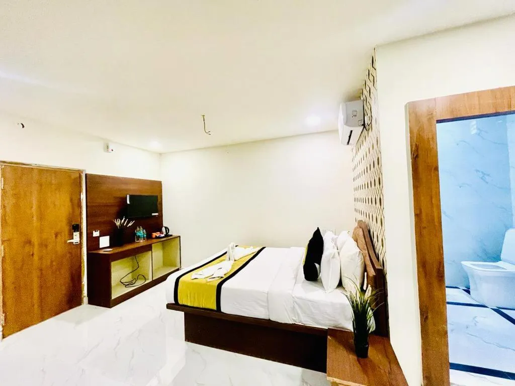 Property building, Bed in Hotel Eagle Grand Airport Zone