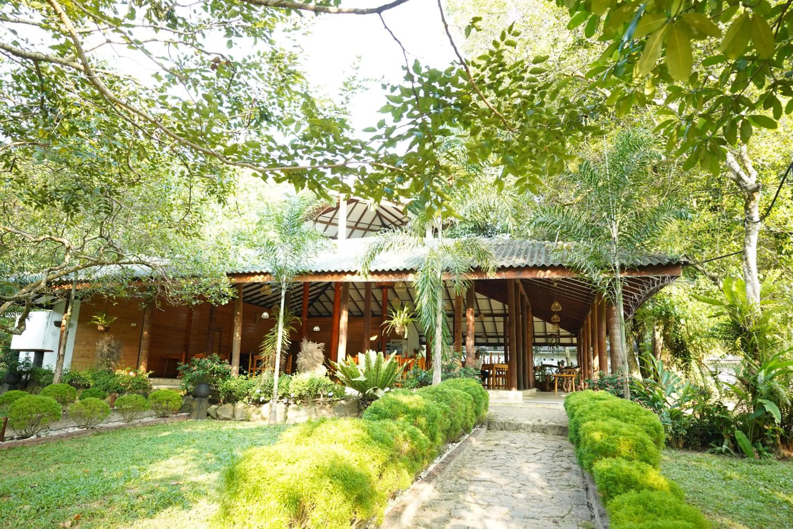 Restaurant/places to eat in Lake Resort Bolgoda