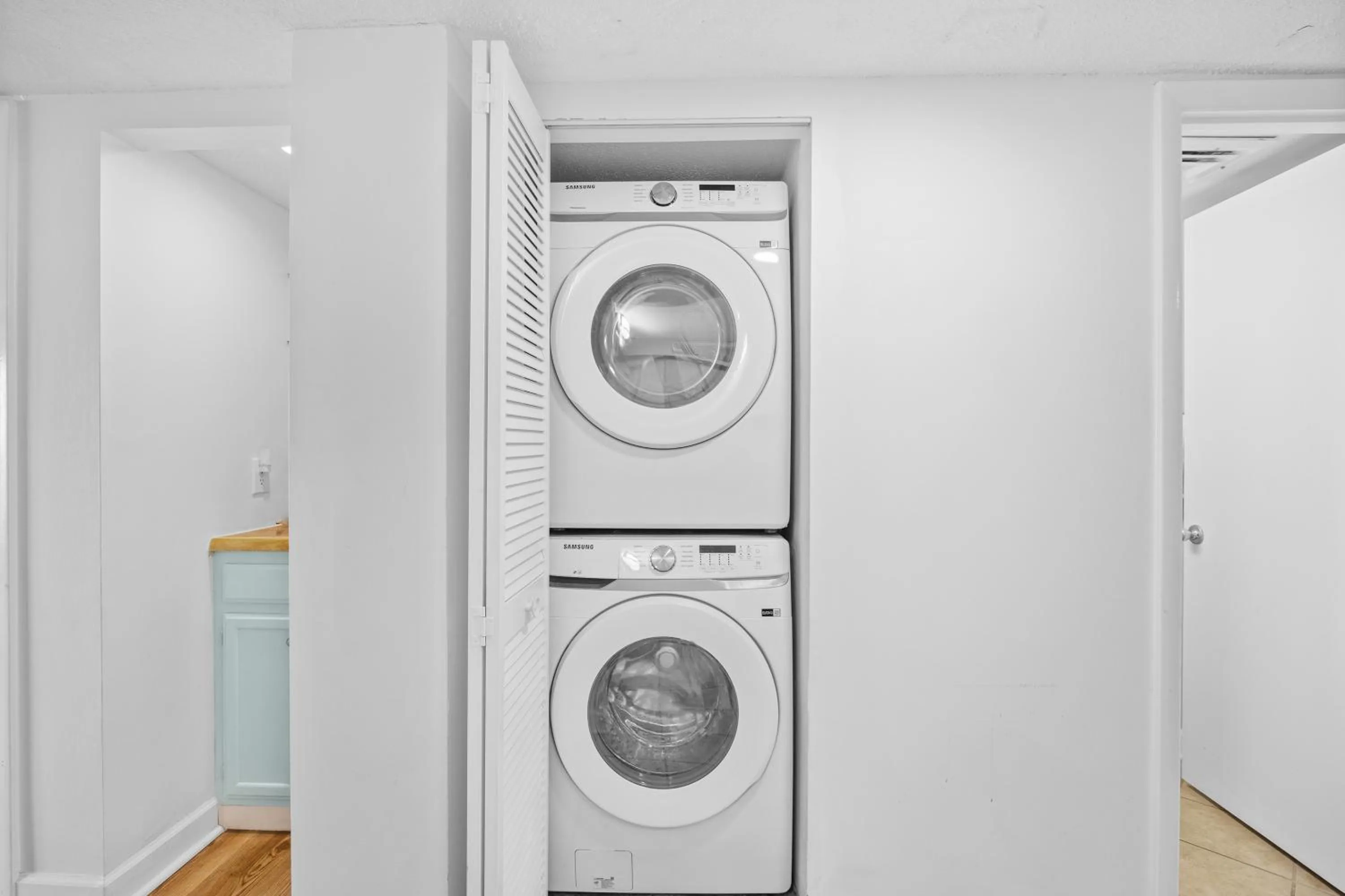 washing machine in Direct Ocean Front 3BR 3BA Beach Front