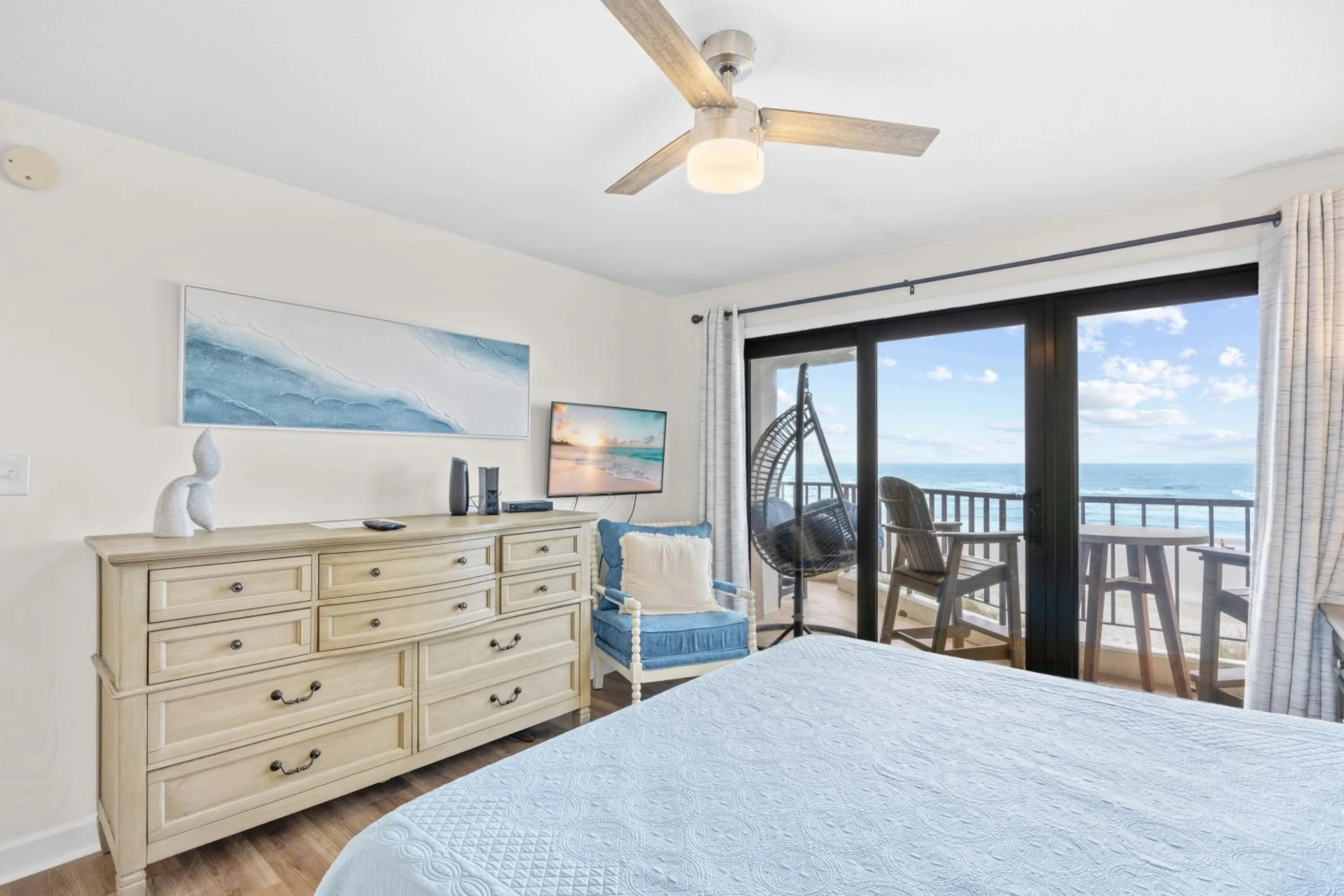 Bed in Direct Ocean Front 3BR 3BA Beach Front
