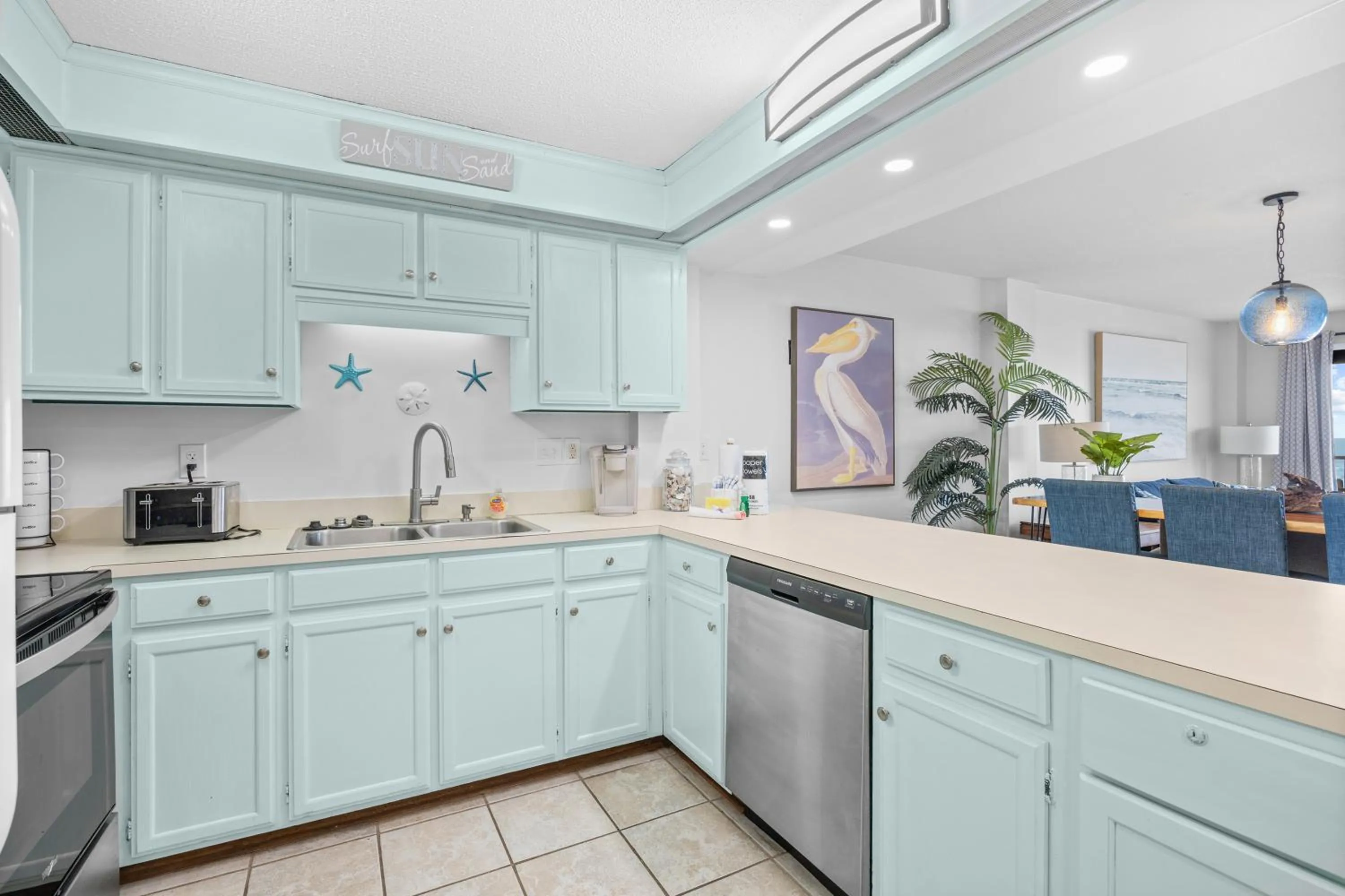 Kitchen or kitchenette in Direct Ocean Front 3BR 3BA Beach Front