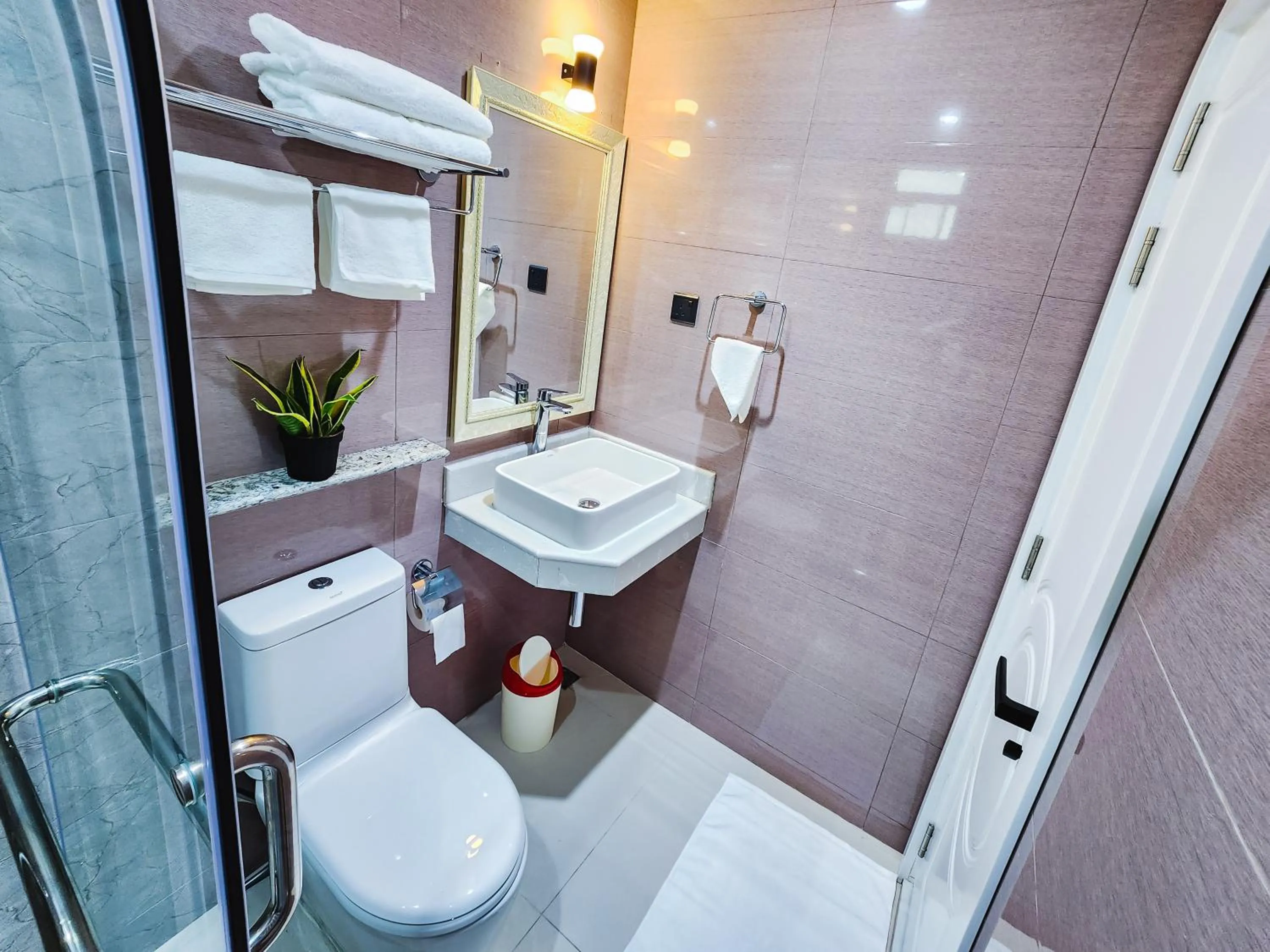 Bathroom in Sunny Canopy