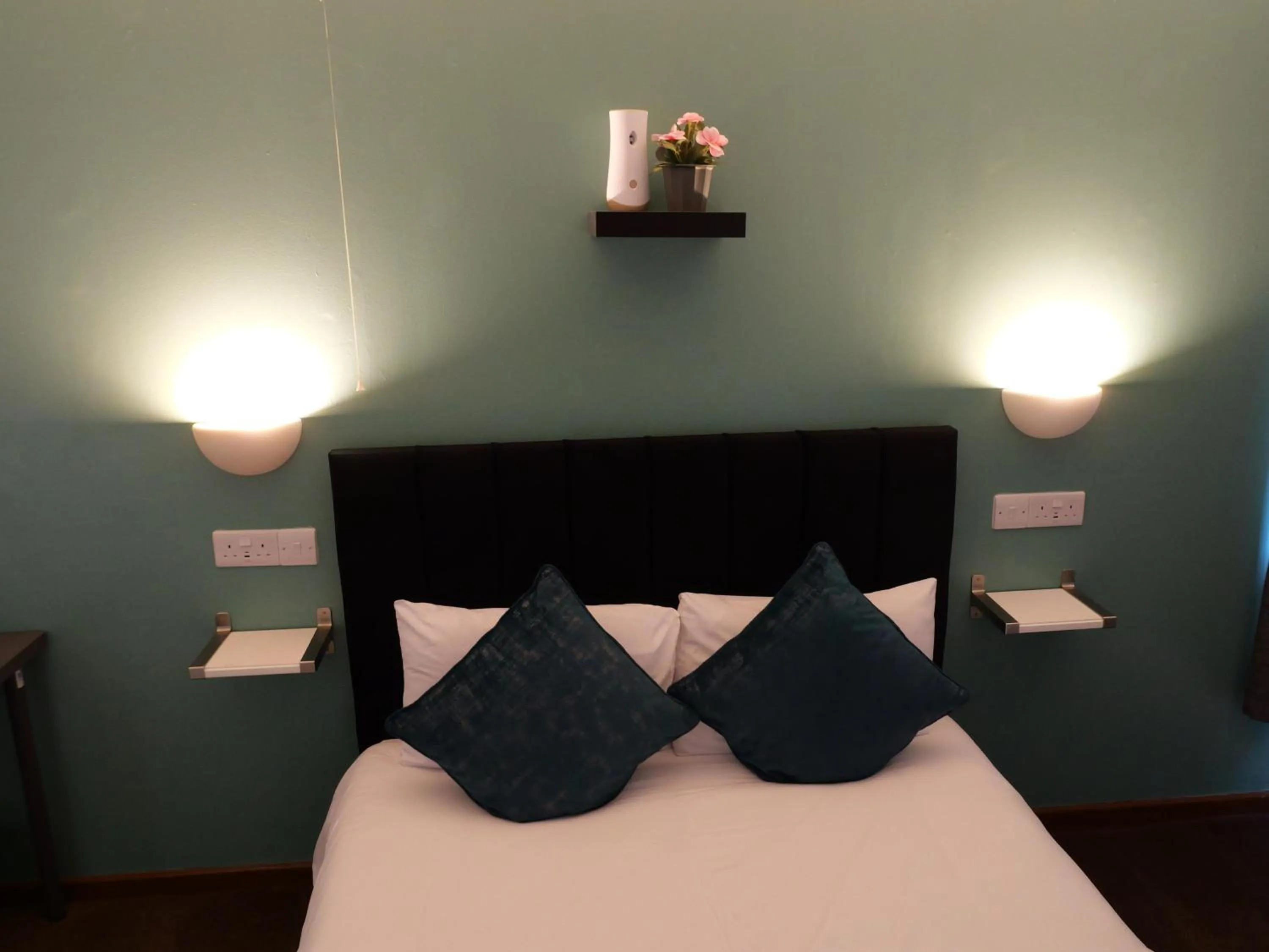 Photo of the whole room, Bed in Stay Inn Express, Cambridge