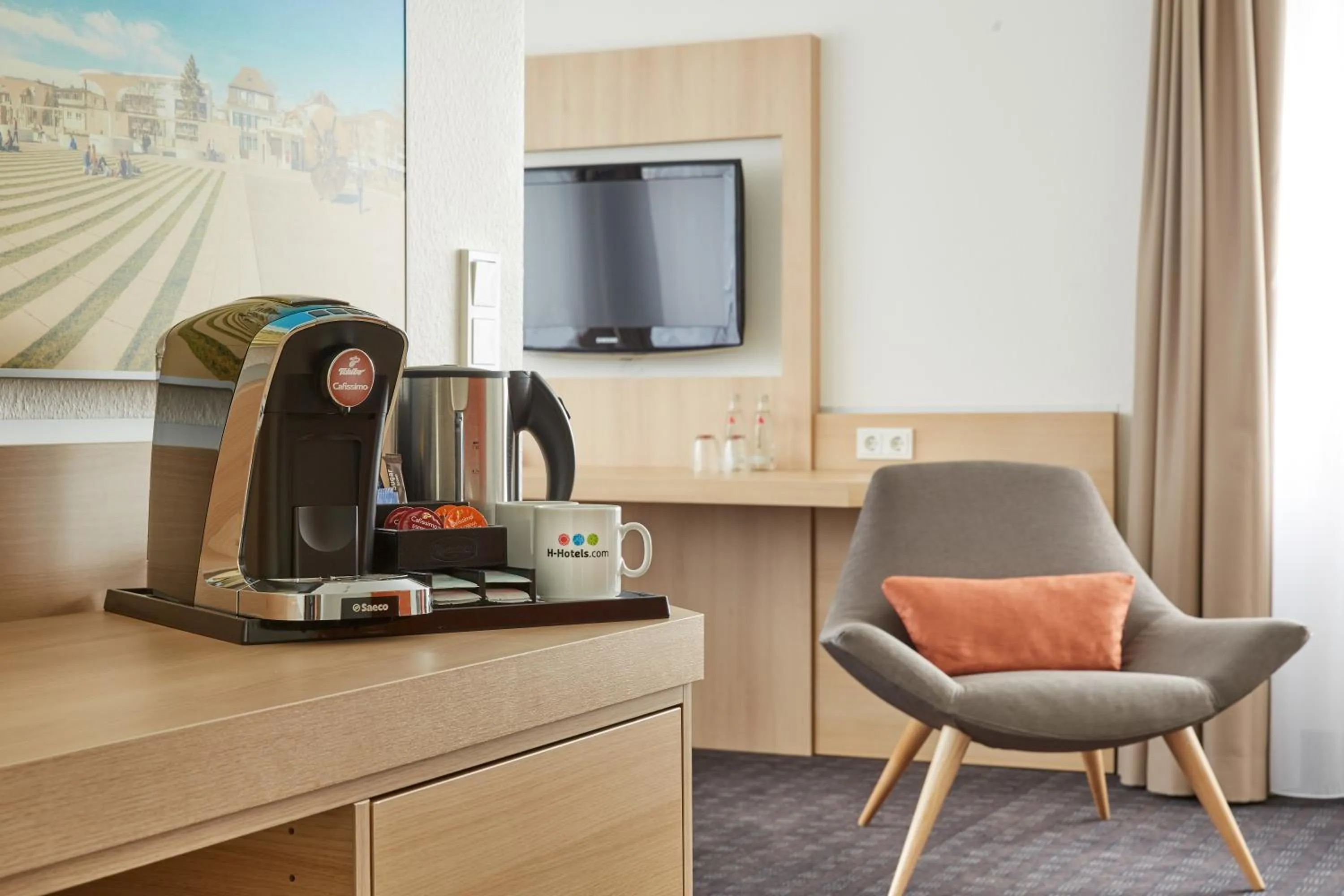 Living room in H+ Hotel Darmstadt