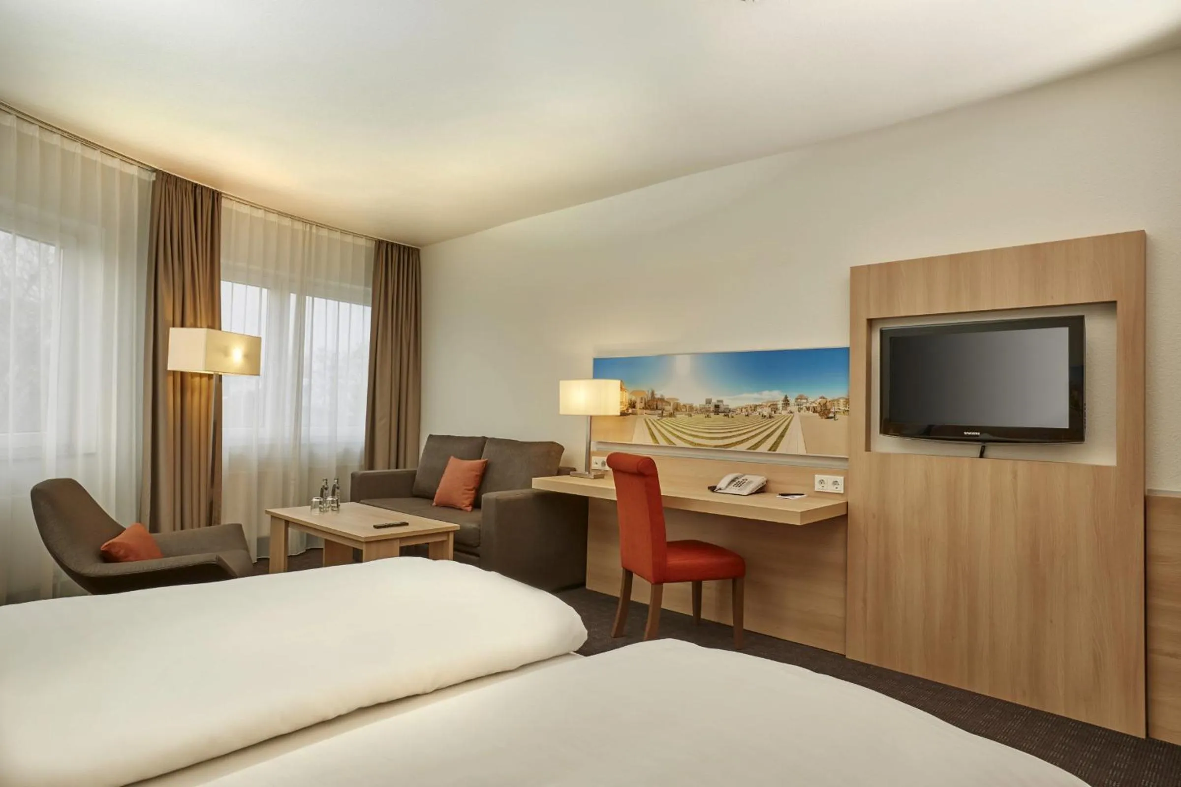 Photo of the whole room, Bed in H+ Hotel Darmstadt