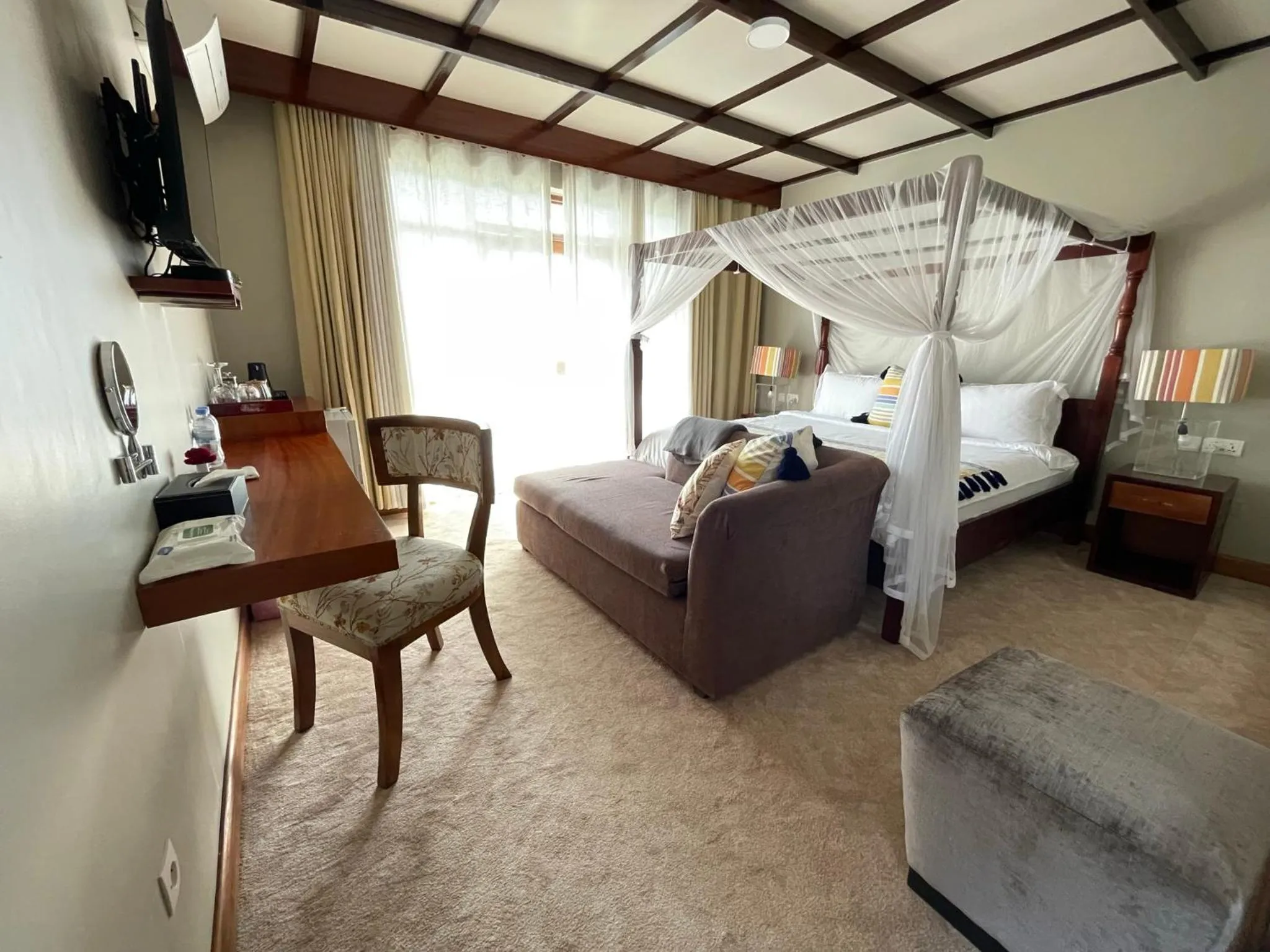 Photo of the whole room, Bed in Governor's Residence