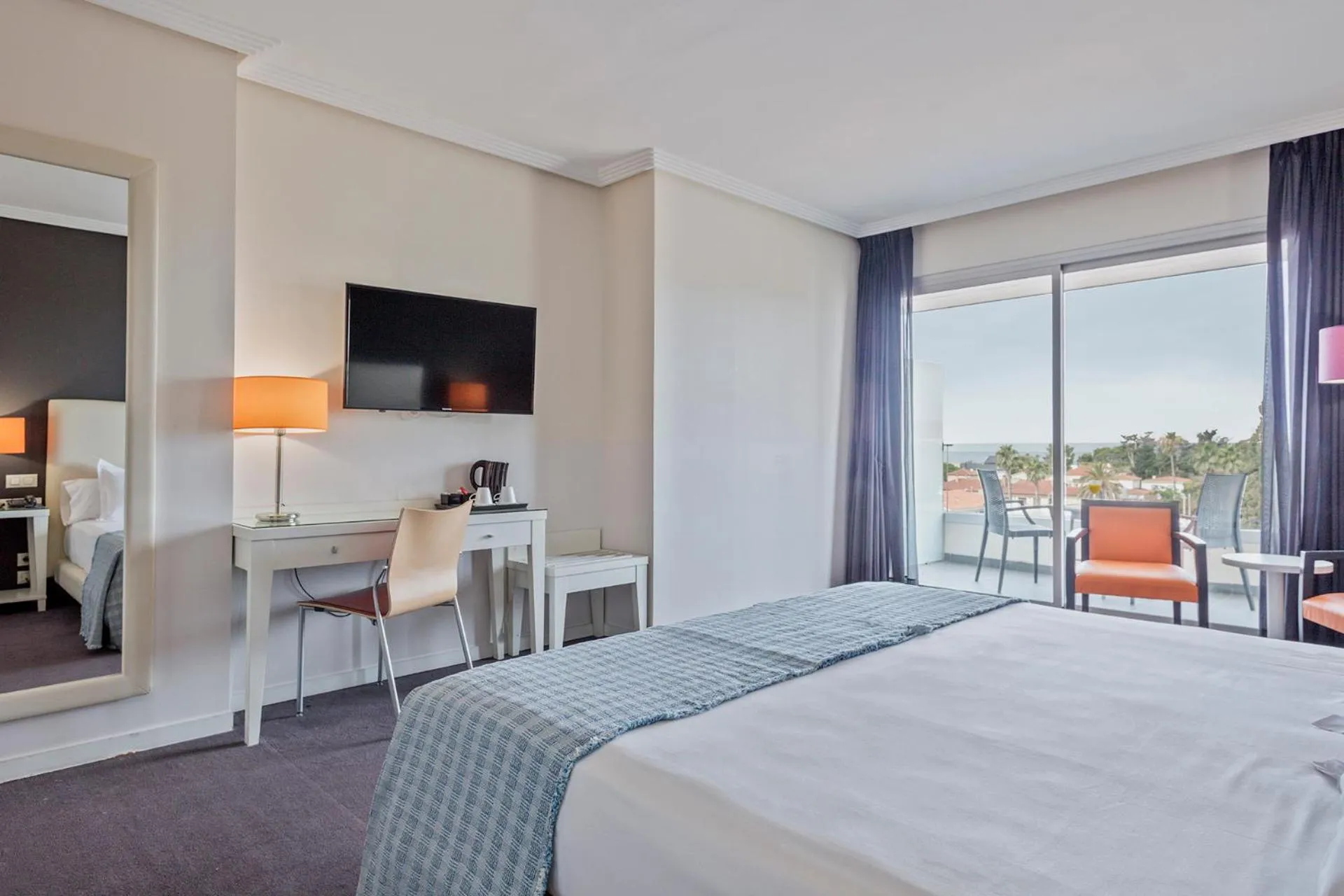 Photo of the whole room, Bed in Hotel Balneario Playa de Comarruga