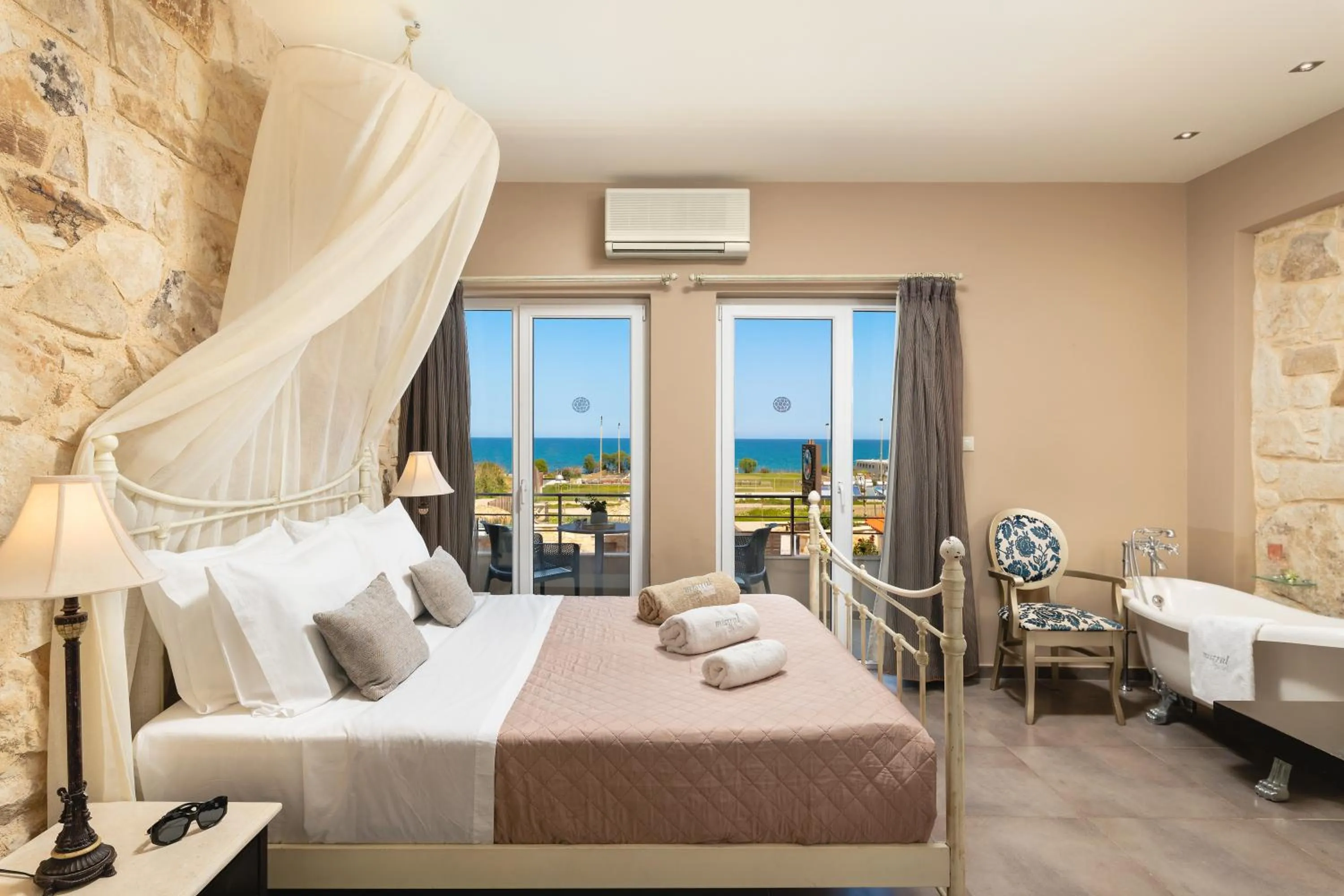 Bed in Mistral Hotel - For Solo Travelers