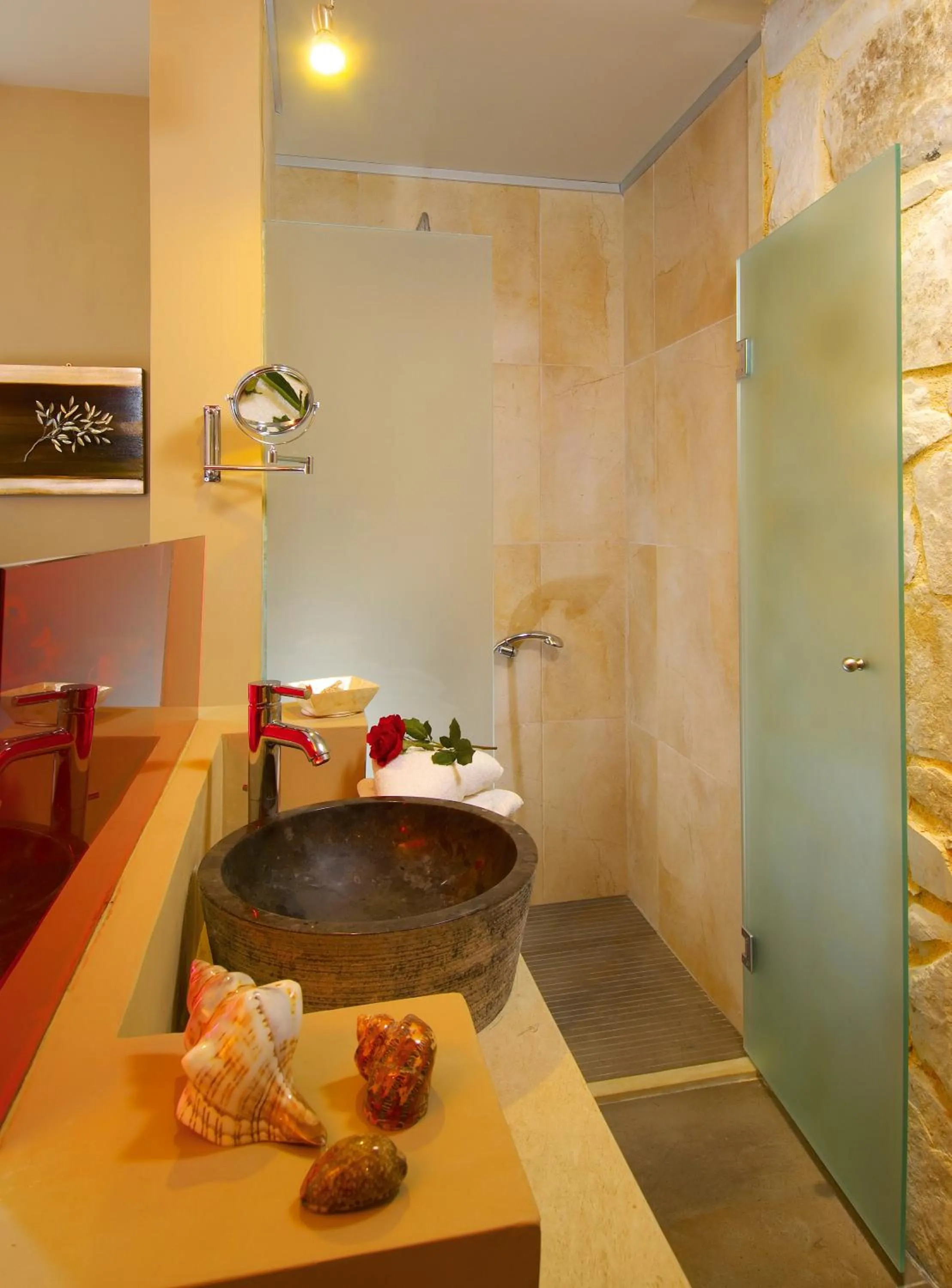 Shower in Mistral Hotel - For Solo Travelers