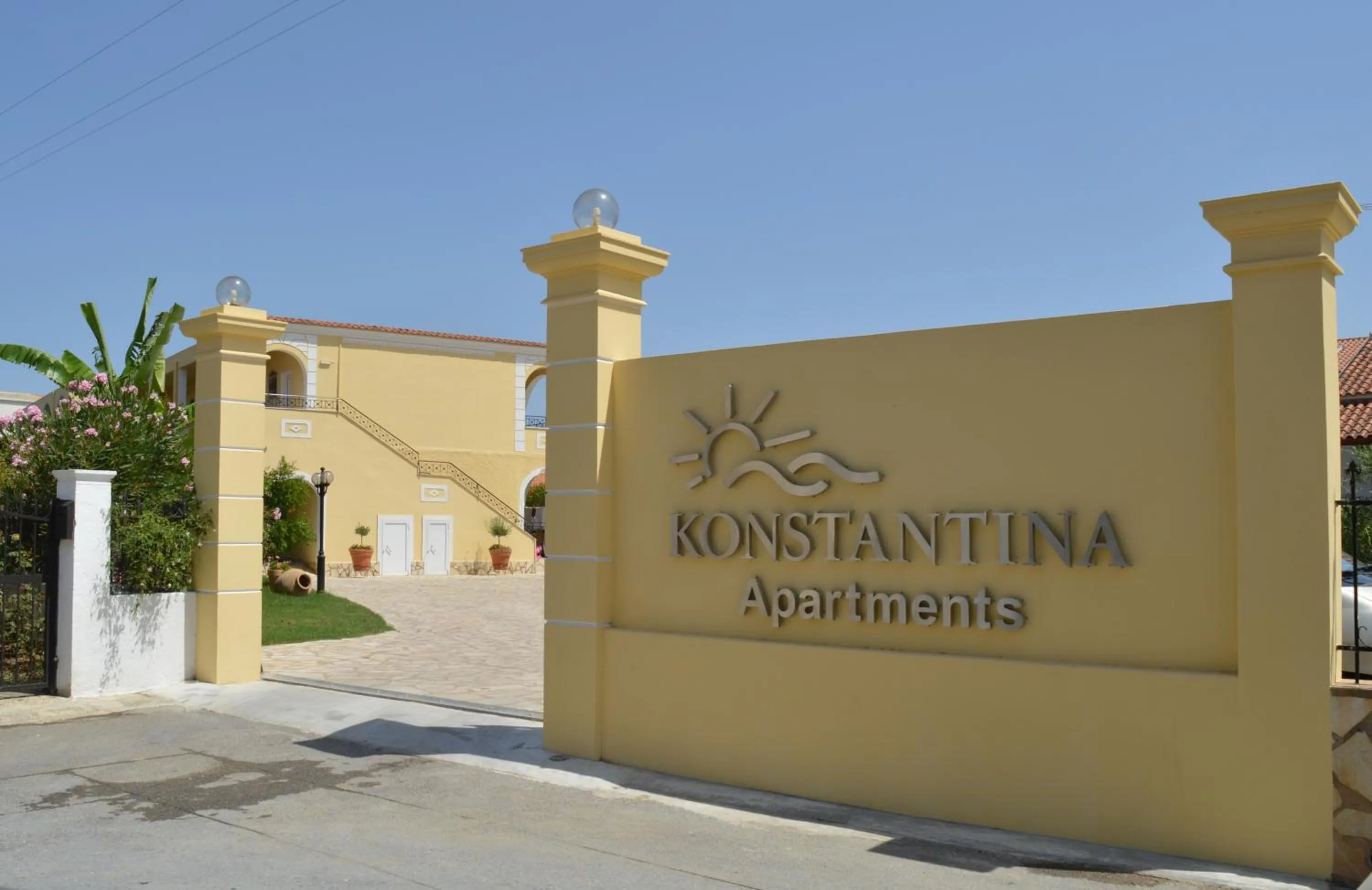 Facade/entrance in Konstantina Apartments