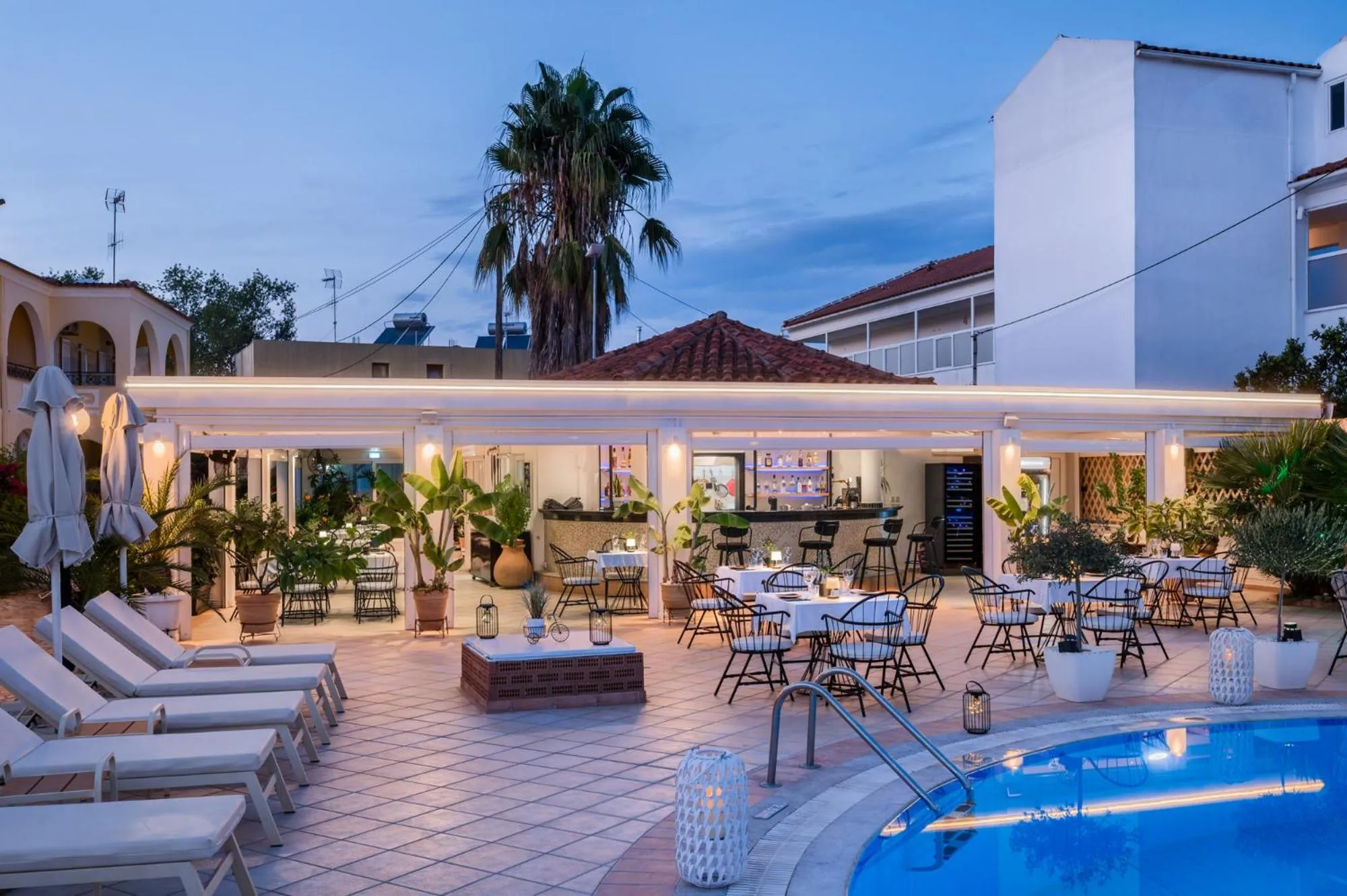 Restaurant/places to eat in Konstantina Apartments