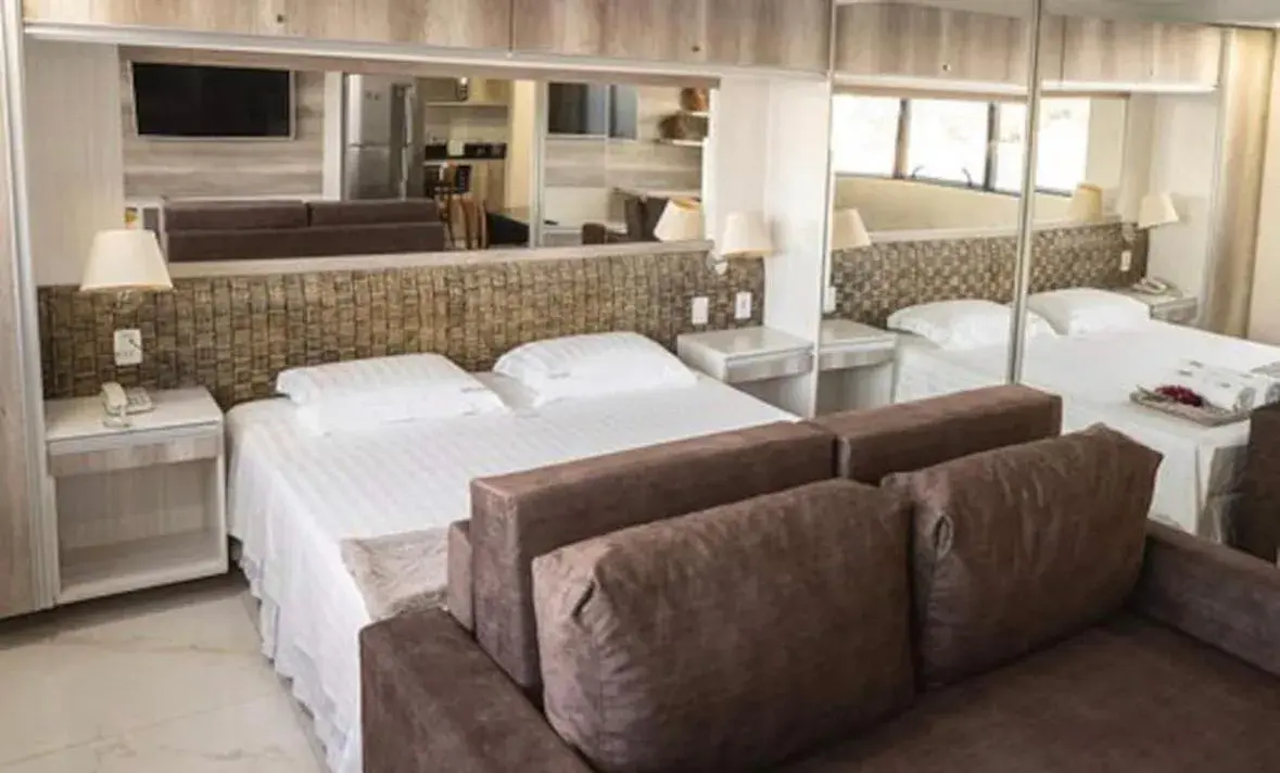 Superior Queen Room with Two Queen Beds in Tropical Executive Hotel N 619 Superior Queen Room with Two Queen Beds in Tropical Executive Hotel N 619