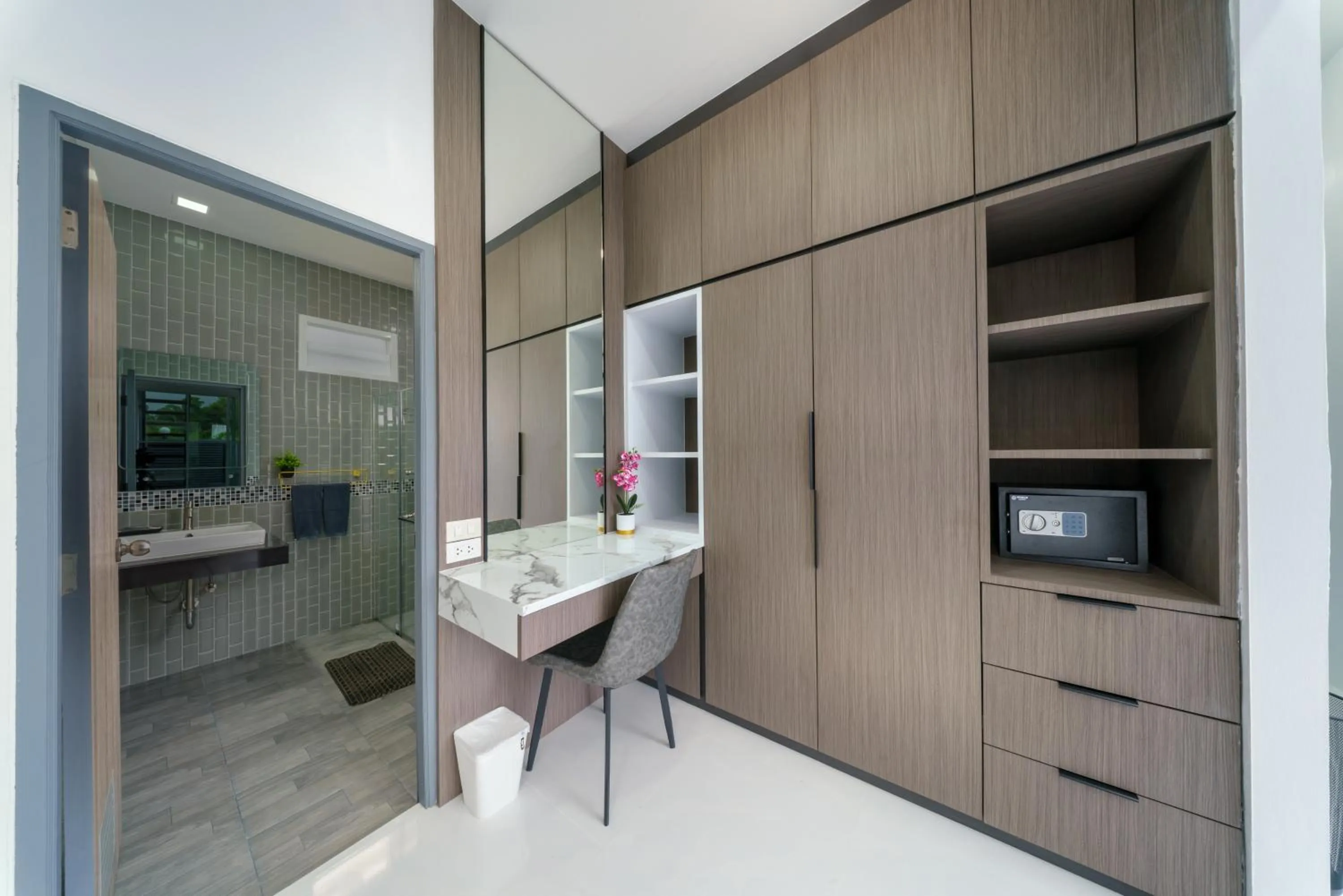 wardrobe in Lark Pool Villa Aonang Krabi