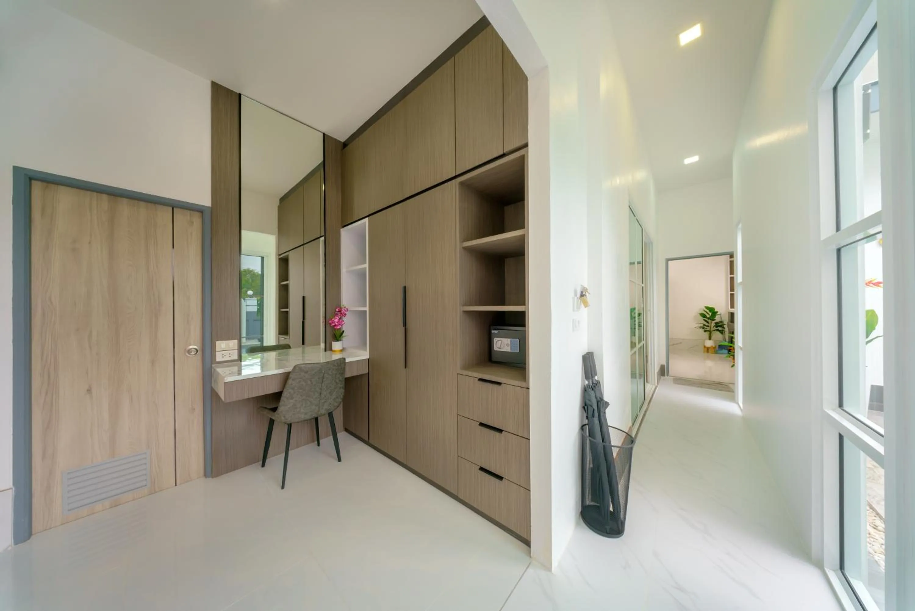 wardrobe in Lark Pool Villa Aonang Krabi