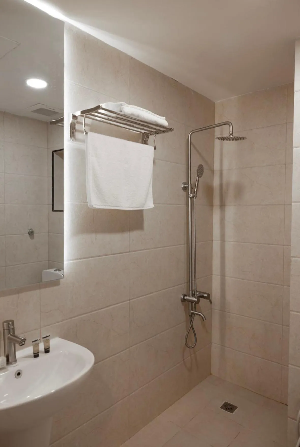 Shower in Sweet Home For Serviced Accommodation