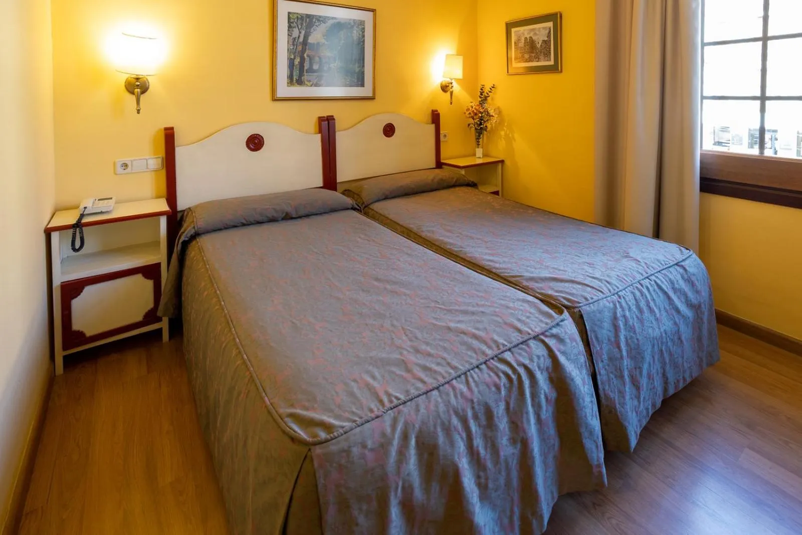 Photo of the whole room, Bed in Hotel de Camprodón