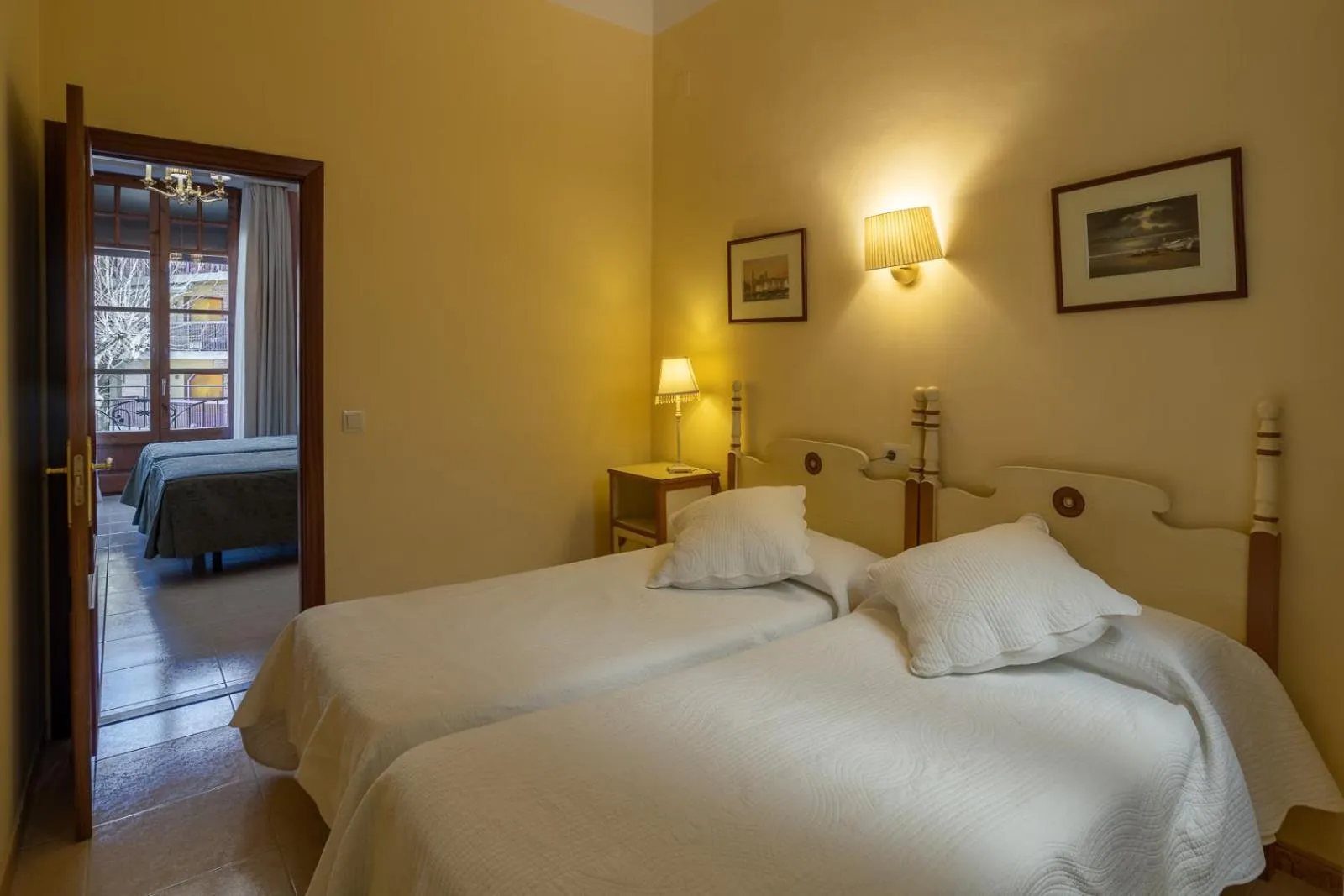 Bedroom, Bed in Hotel de Camprodón