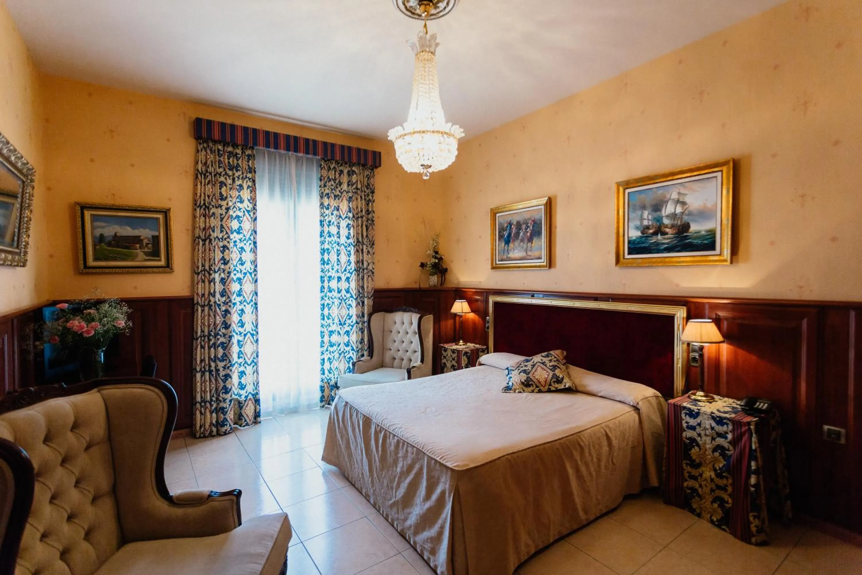 Photo of the whole room, Bed in Hotel de Camprodón