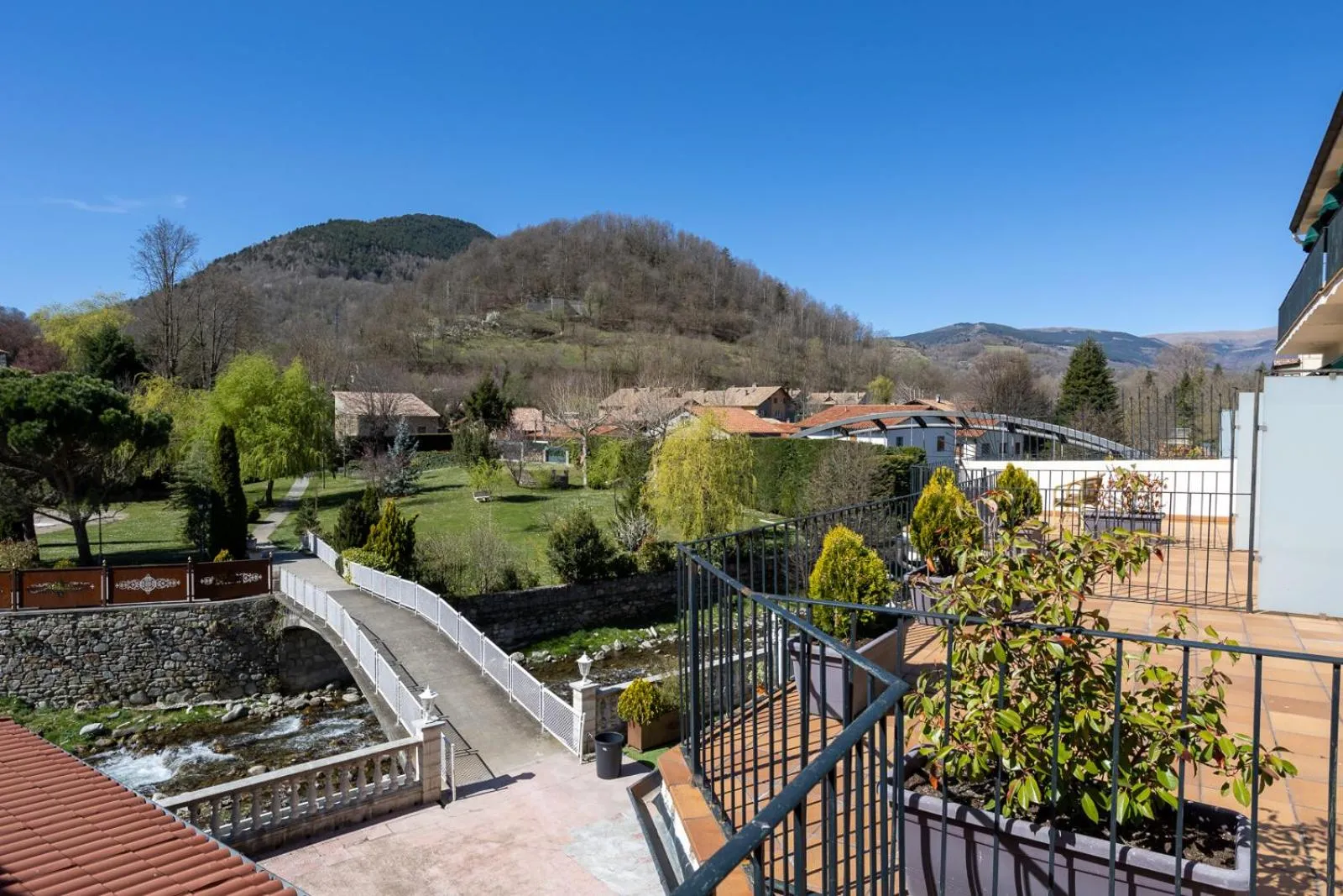 Garden view in Hotel de Camprodón