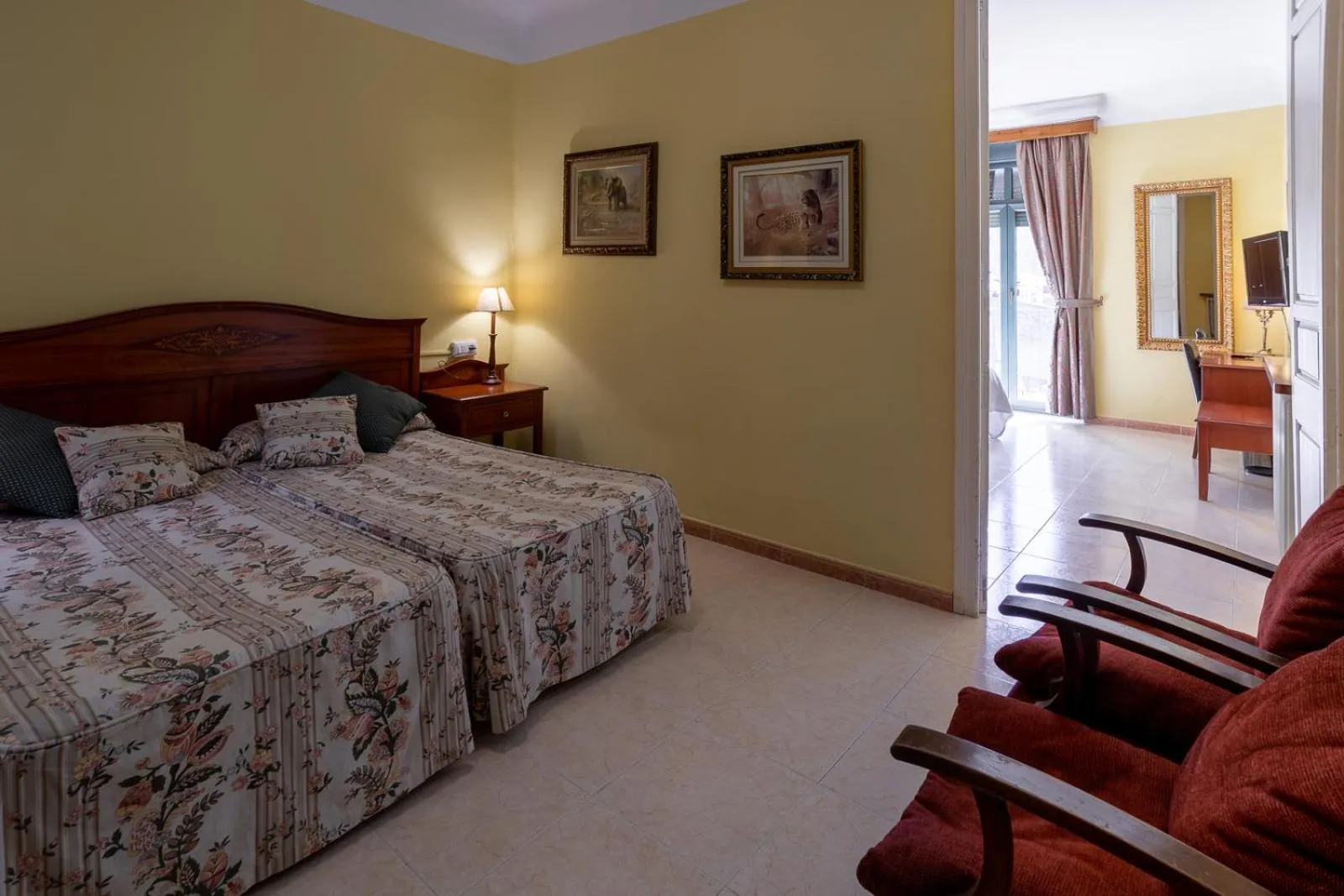 Bedroom, Bed in Hotel de Camprodón