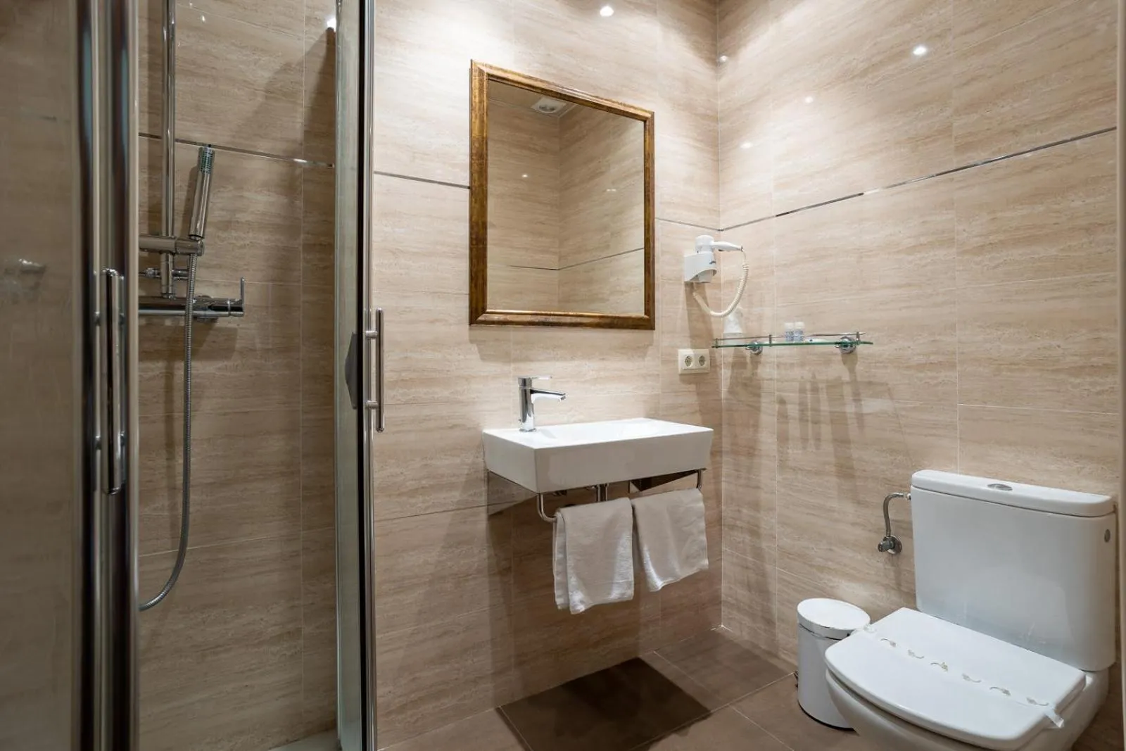 Toilet in Hotel de Camprodón