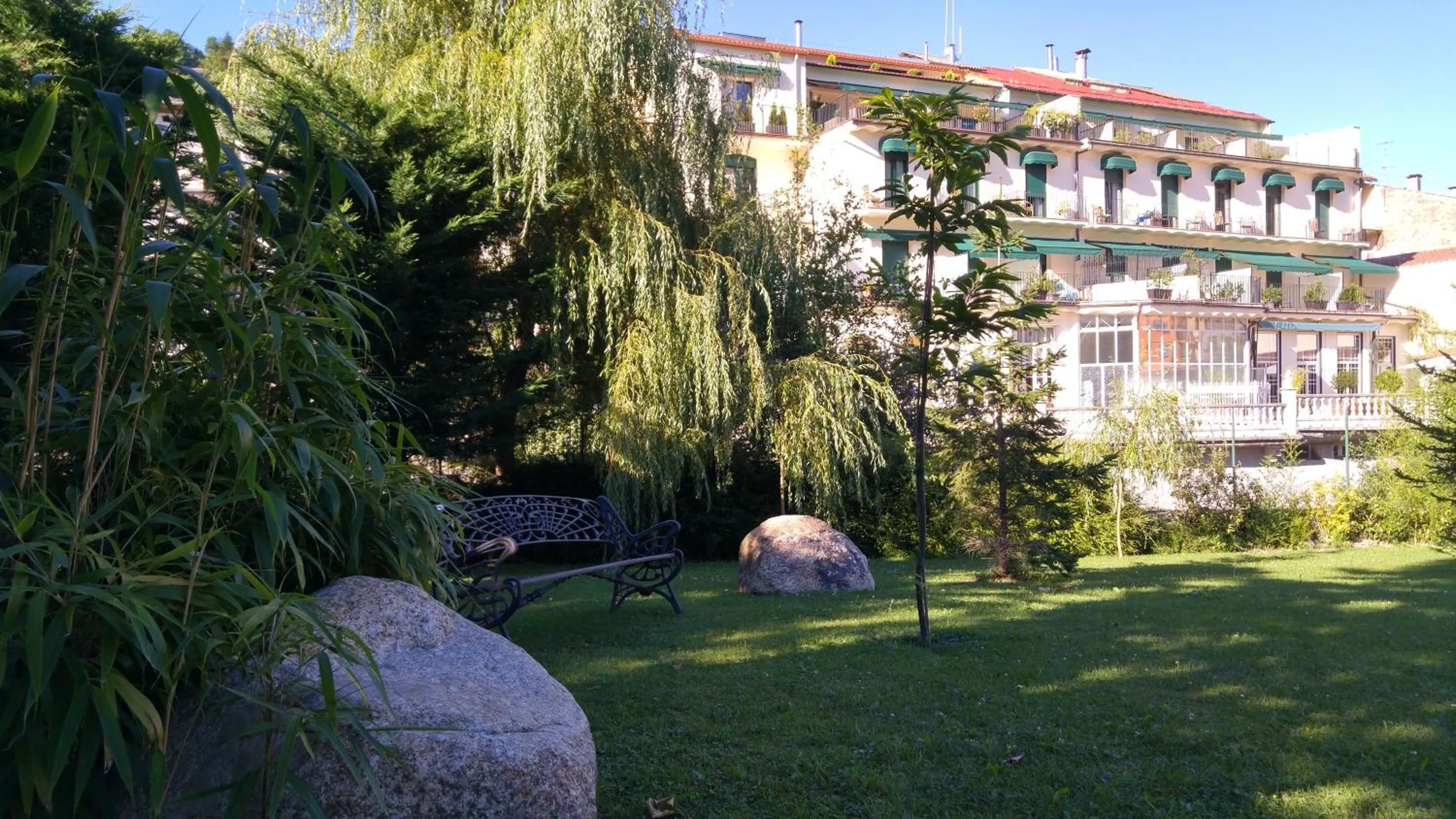 Garden view in Hotel de Camprodón