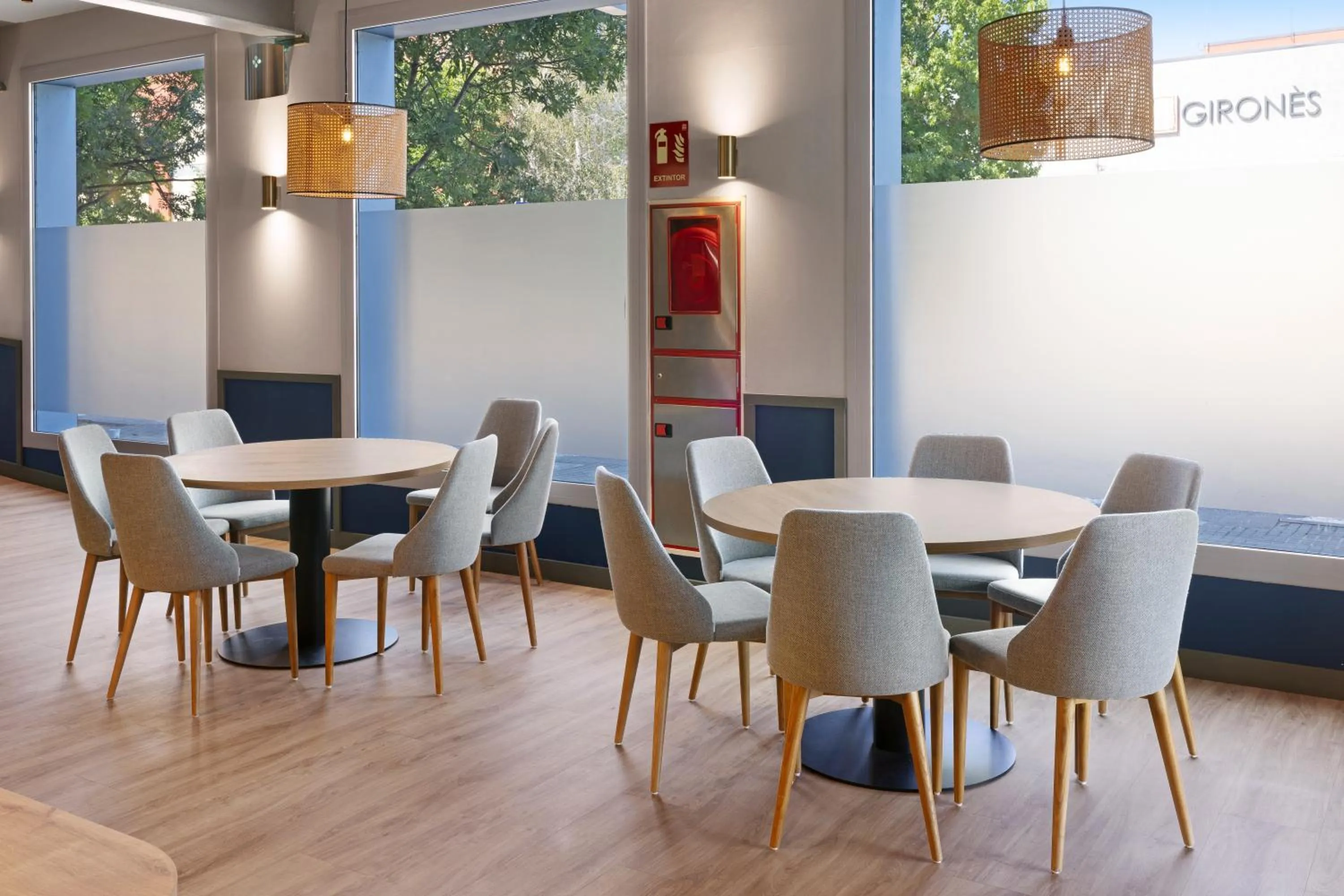 Restaurant/places to eat in B&B HOTEL Girona 2