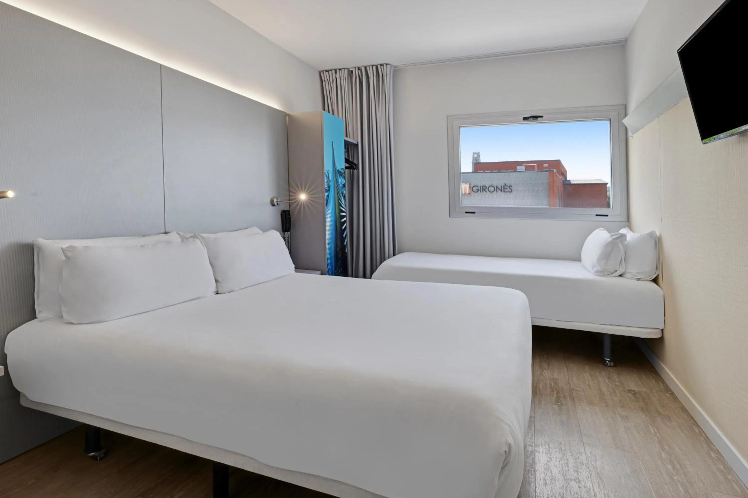 Bed in B&B HOTEL Girona 2
