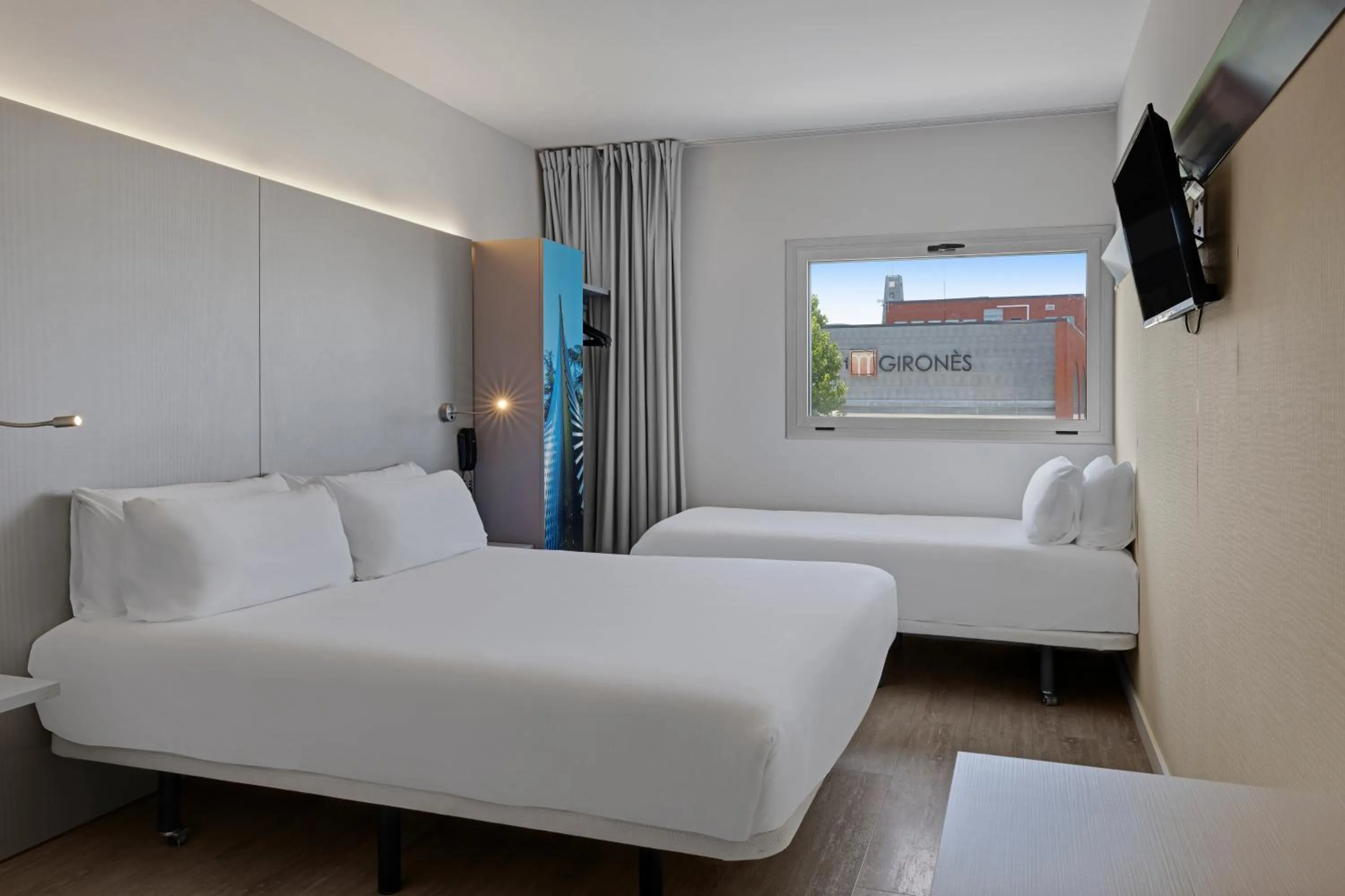 Bed in B&B HOTEL Girona 2