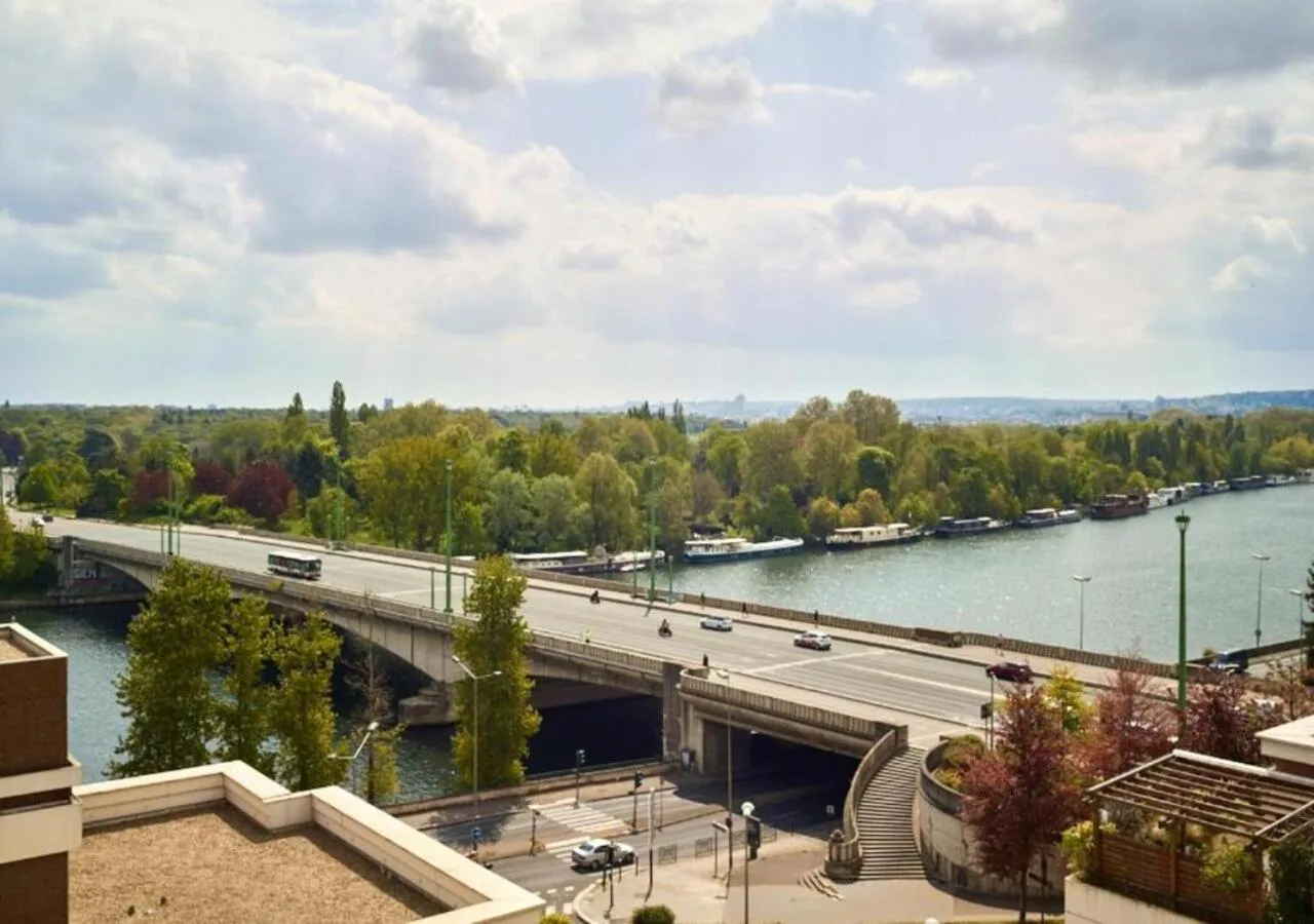 Property building in Zenao Appart'hôtels Suresnes