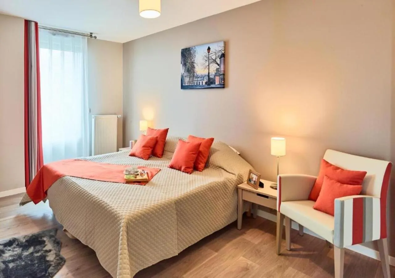 Bedroom, Bed in Zenao Appart'hôtels Suresnes