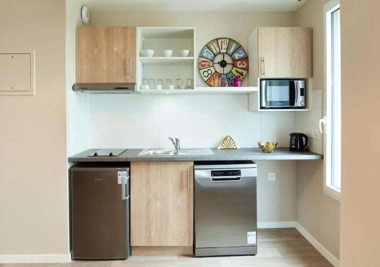 Coffee/tea facilities in Zenao Appart'hôtels Suresnes