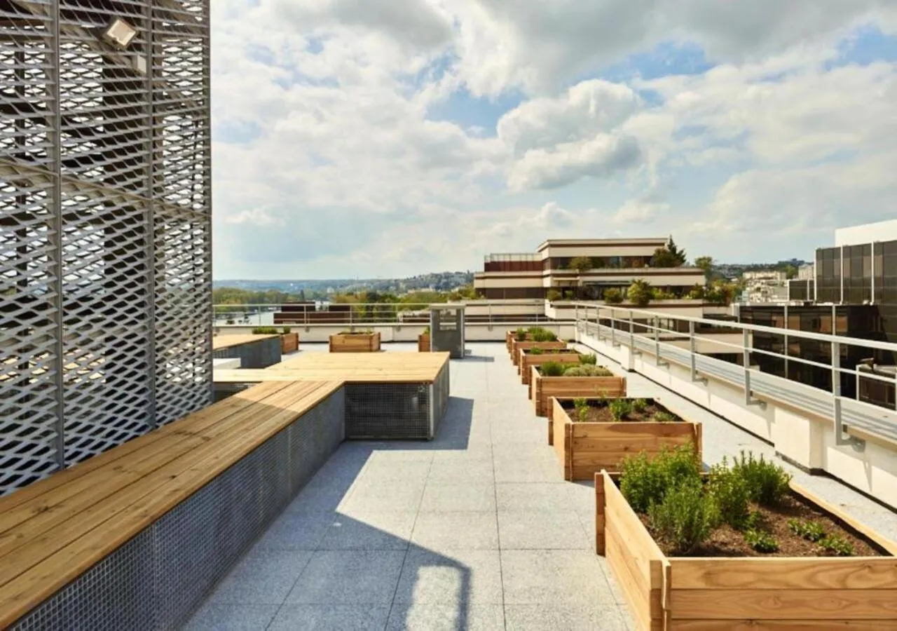 Property building in Zenao Appart'hôtels Suresnes