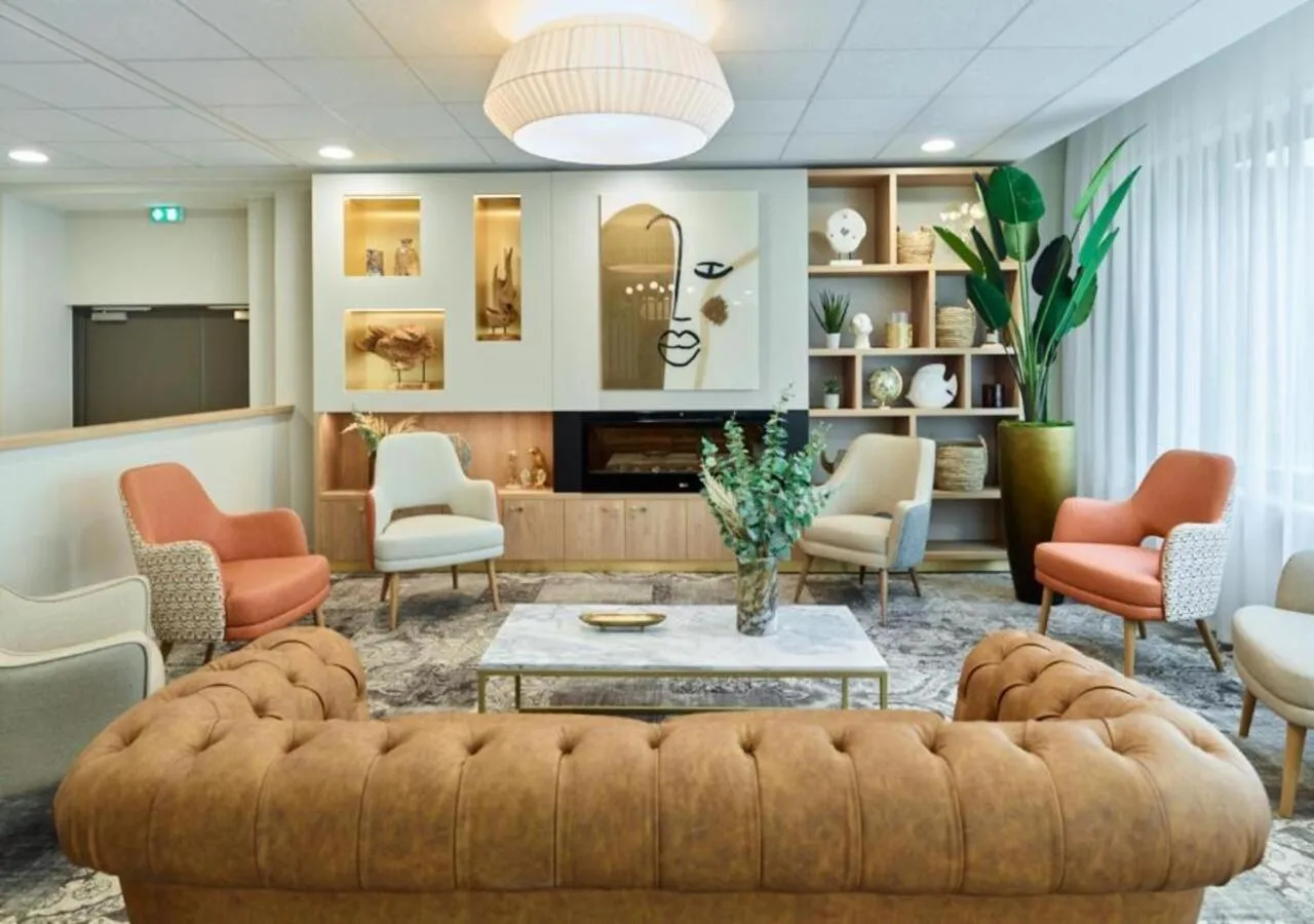 Communal lounge/ TV room in Zenao Appart'hôtels Suresnes