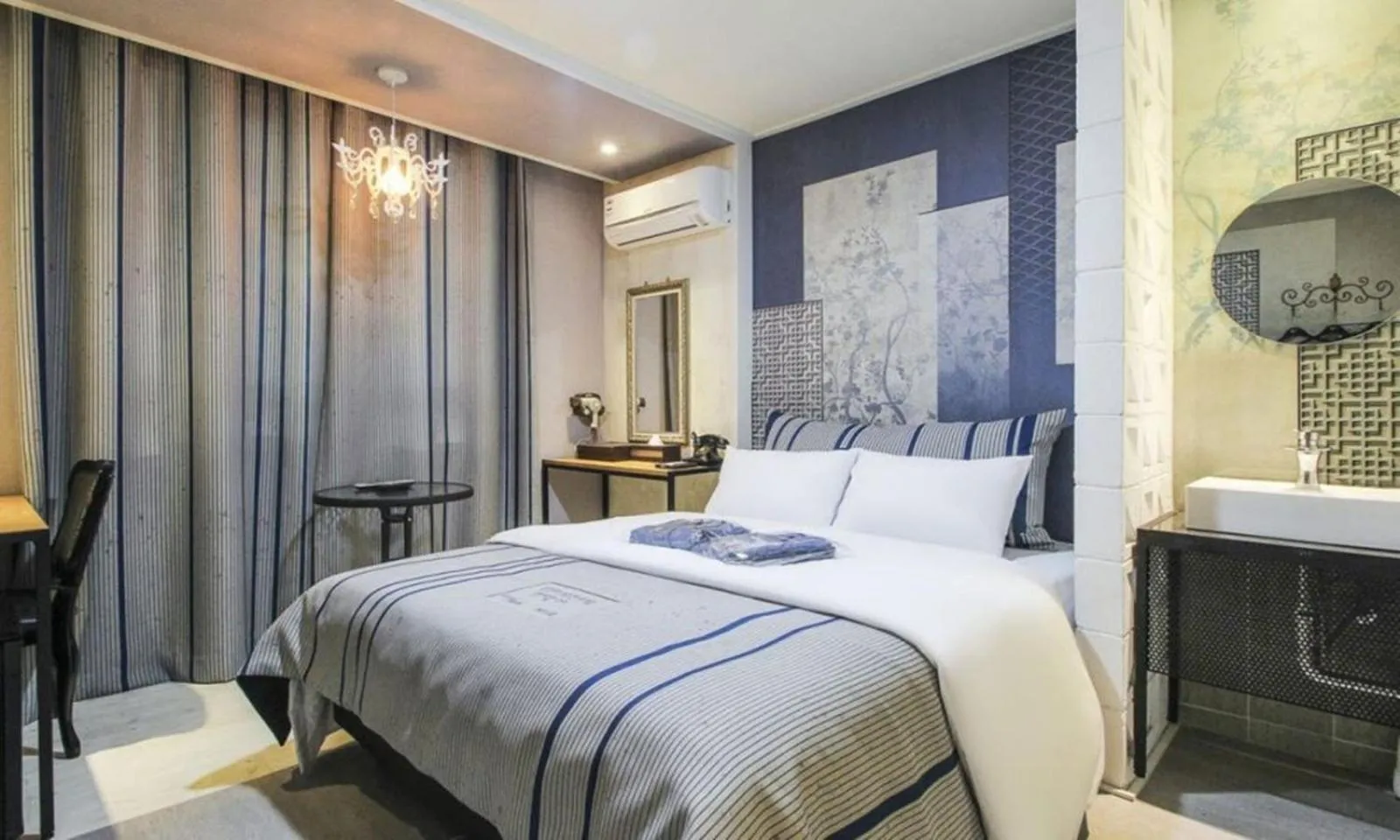 Bed in Changwon Dean Hotel