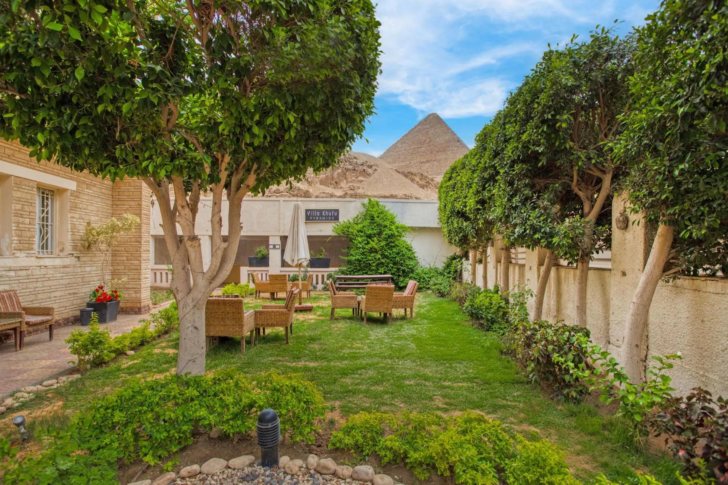 Day in Villa Khufu Pyramids Hotel