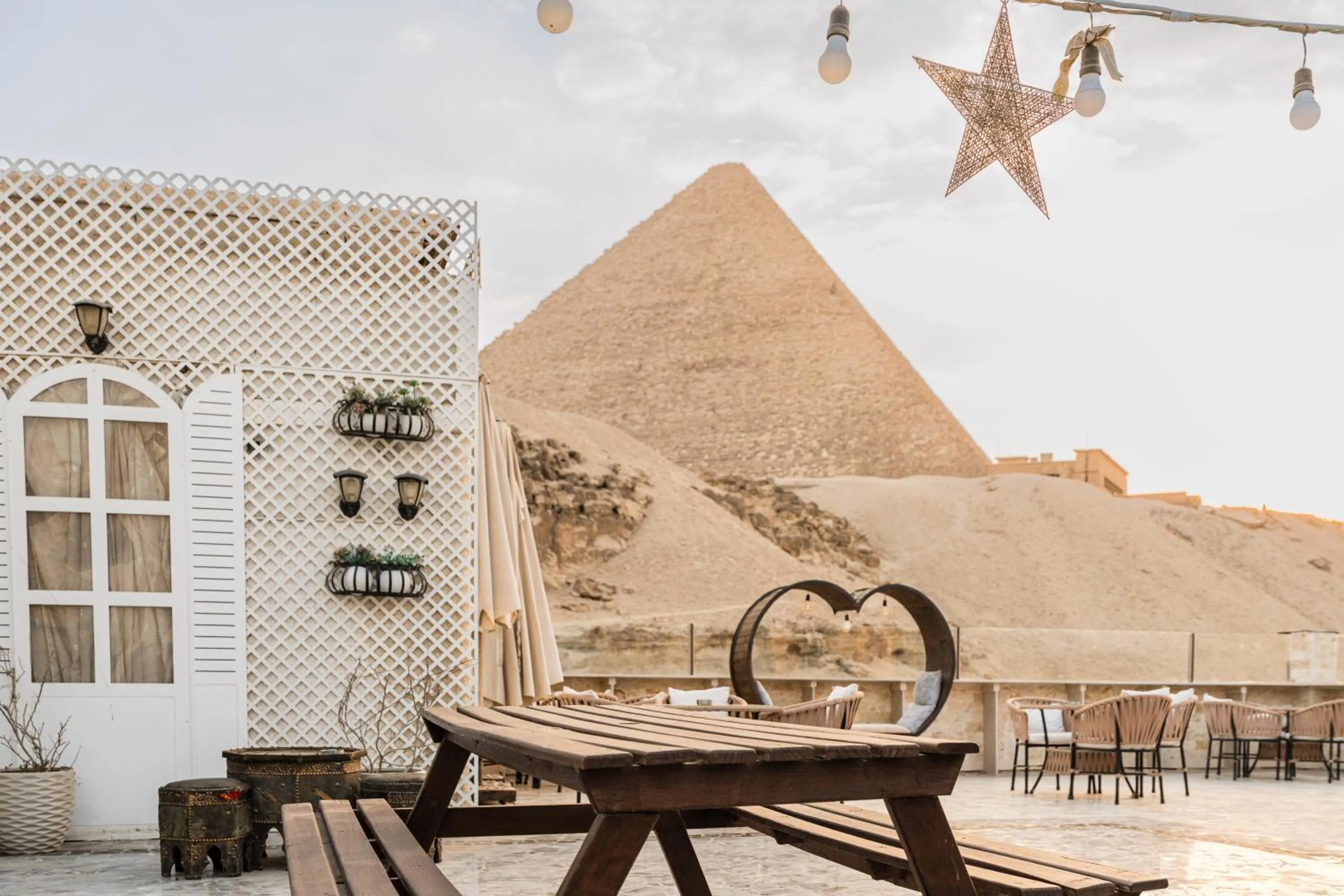 Restaurant/places to eat in Villa Khufu Pyramids Hotel