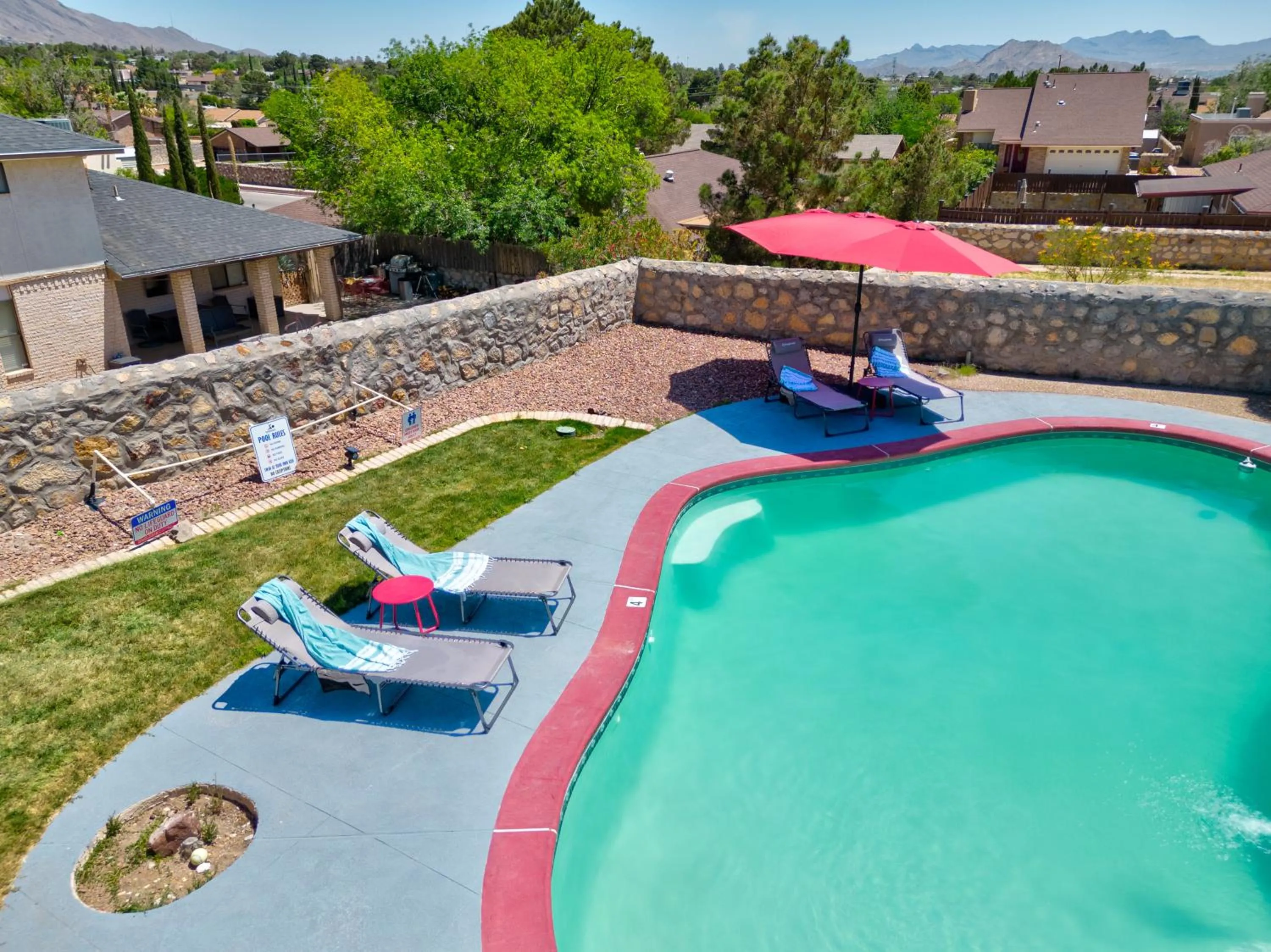 Home with Mountain View/Pool/Tub