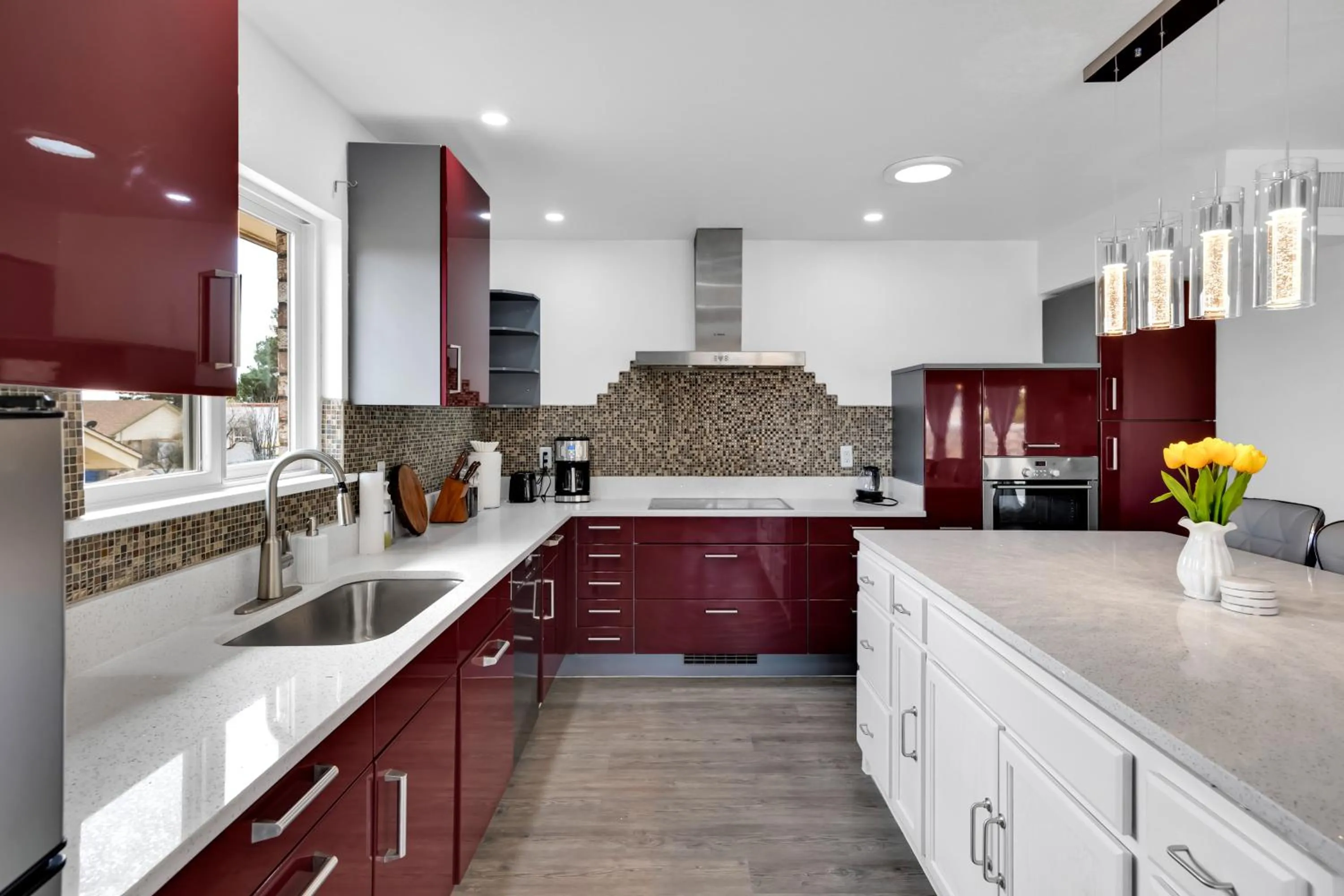 Kitchen or kitchenette in Home with Mountain View/Pool/Tub