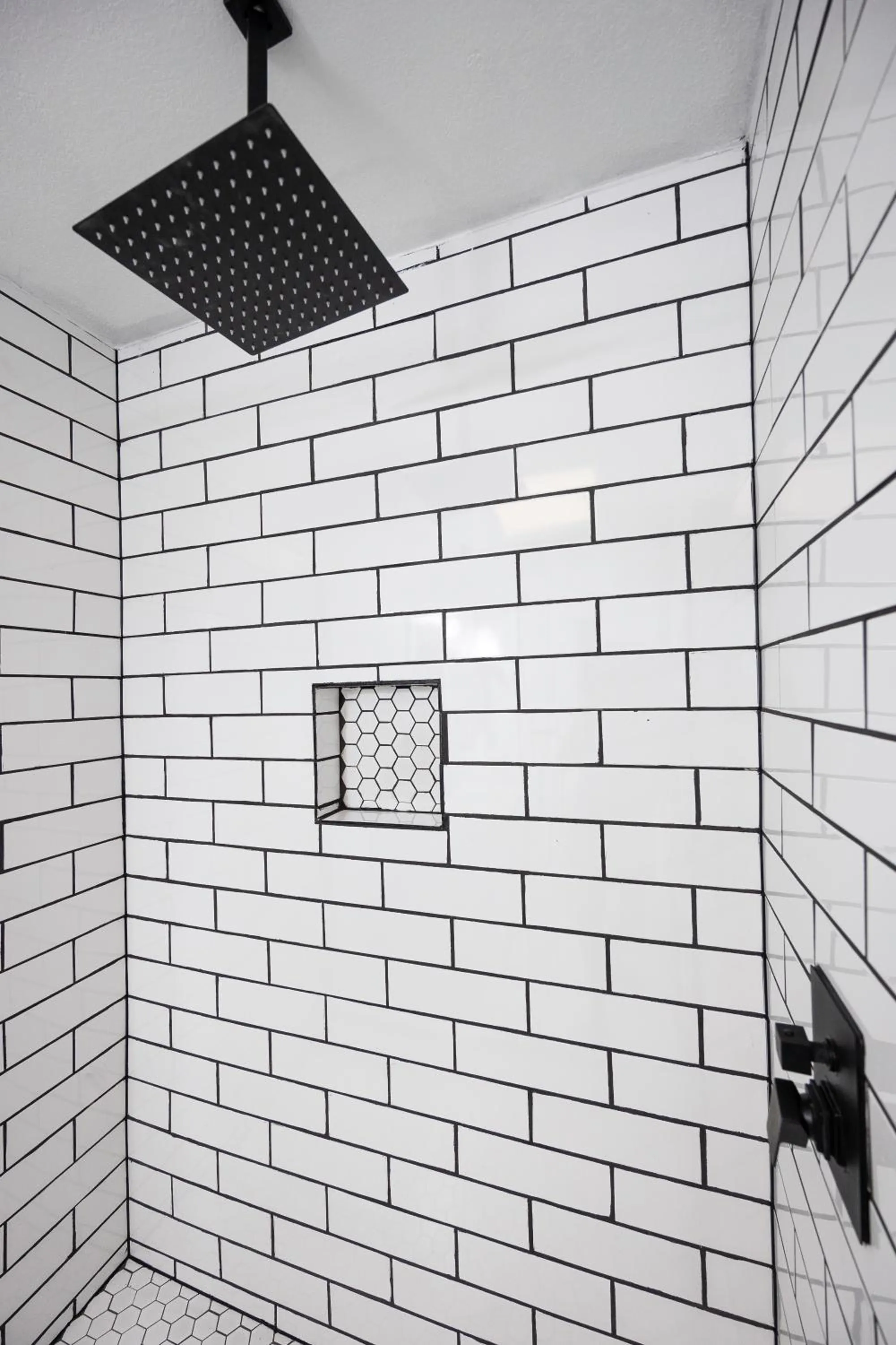 Shower in Home with Mountain View/Pool/Tub