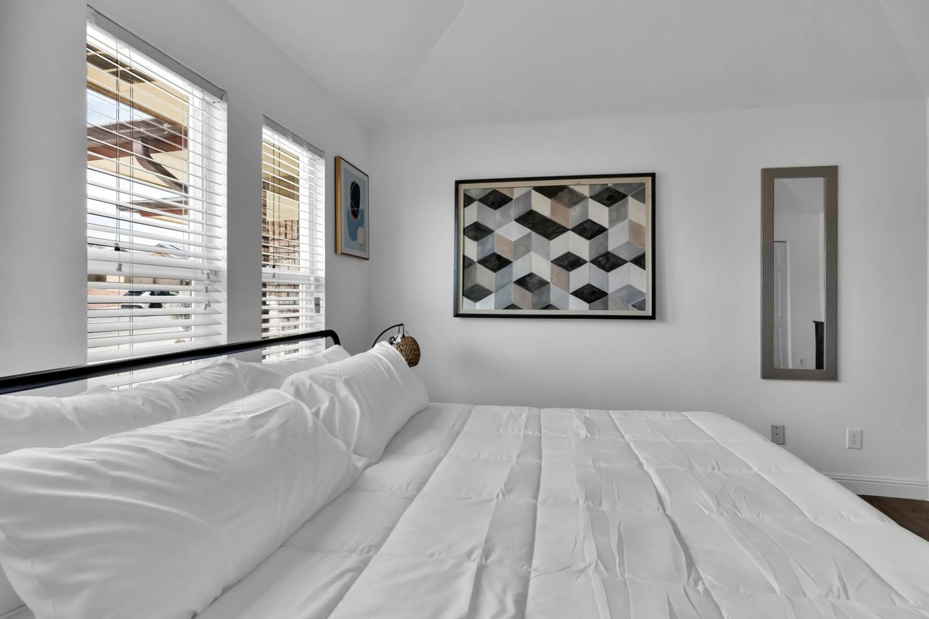 Bed in Home with Mountain View/Pool/Tub