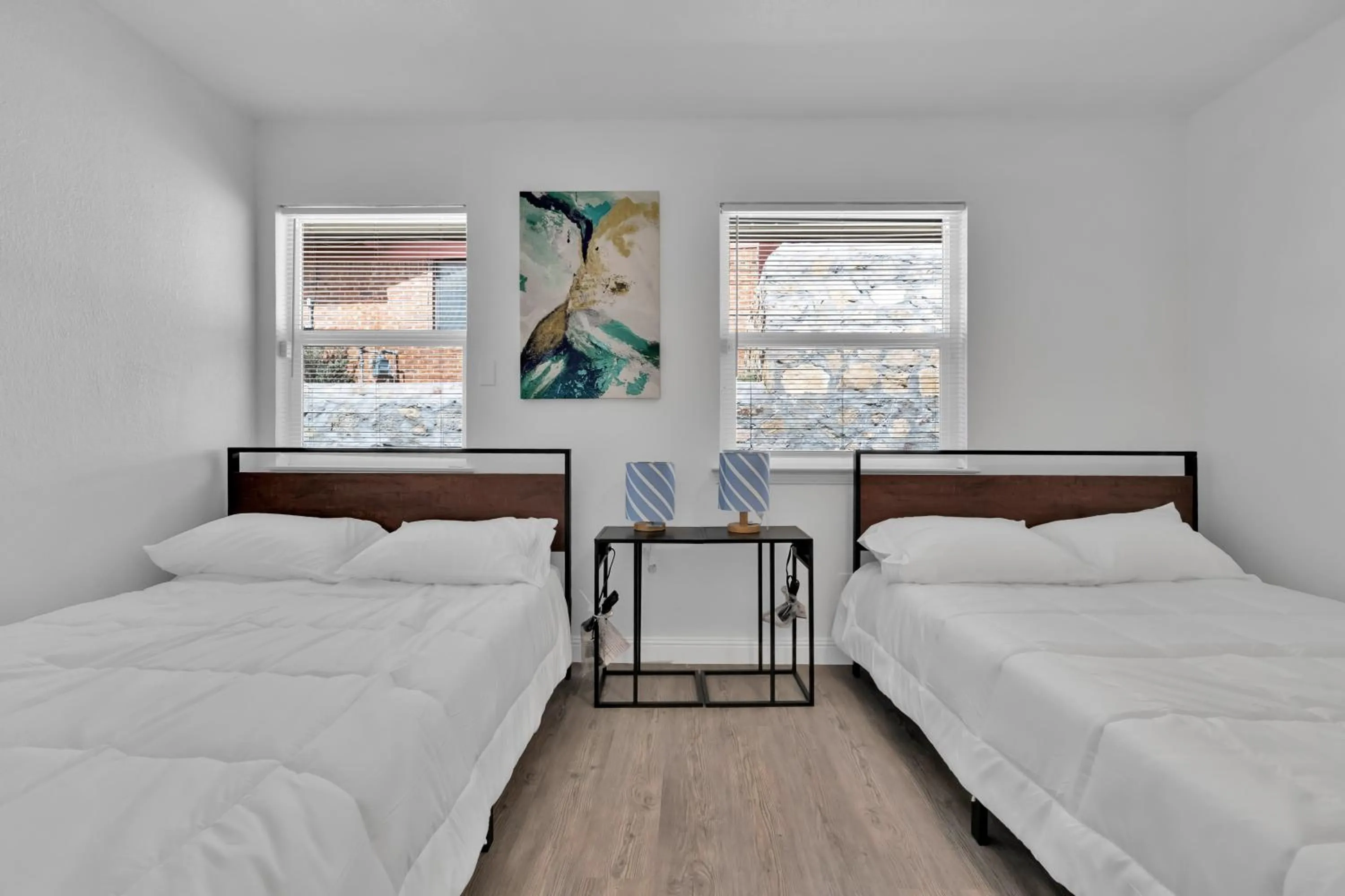 Bed in Home with Mountain View/Pool/Tub